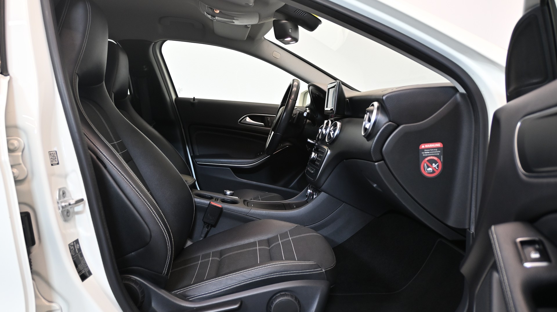 MERCEDES-BENZ A 200 Urban 7G-DCT-image-3
