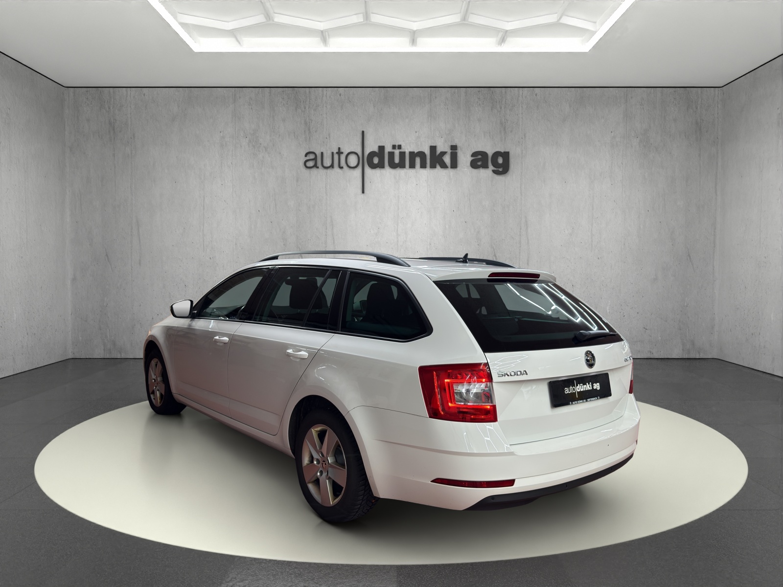 SKODA Octavia Combi 2.0 TDI Ambition DSG-image-2
