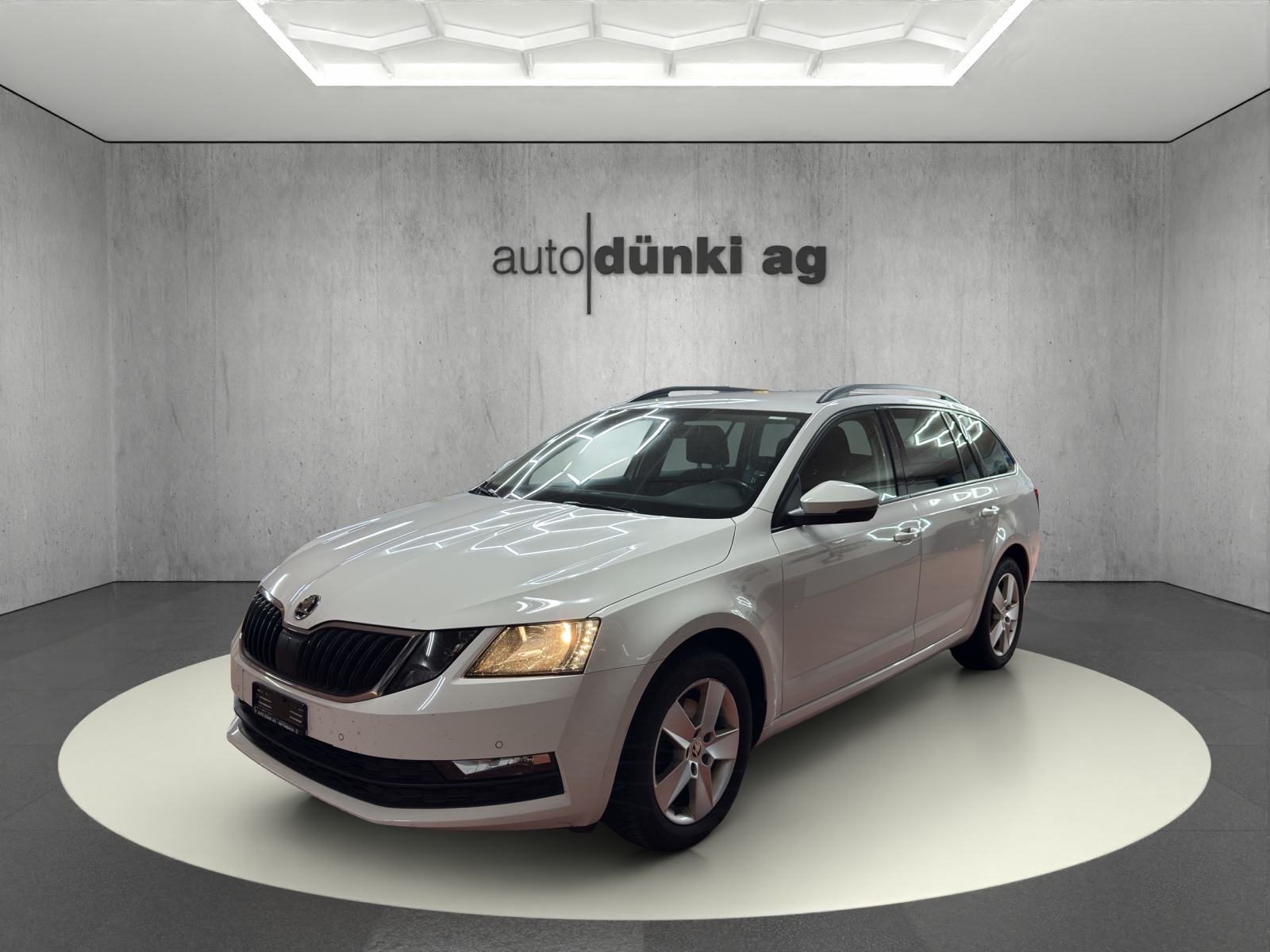 SKODA Octavia Combi 2.0 TDI Ambition DSG-image-0