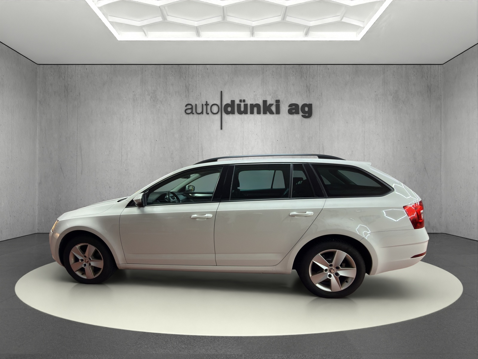 SKODA Octavia Combi 2.0 TDI Ambition DSG-image-1