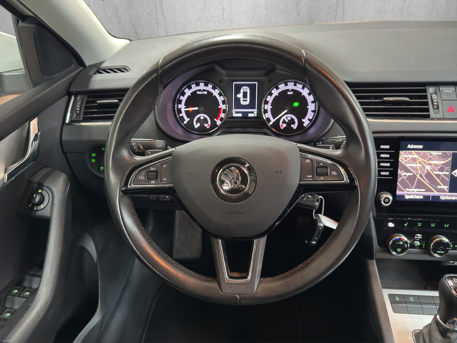 SKODA Octavia Combi 2.0 TDI Ambition DSG-image-10