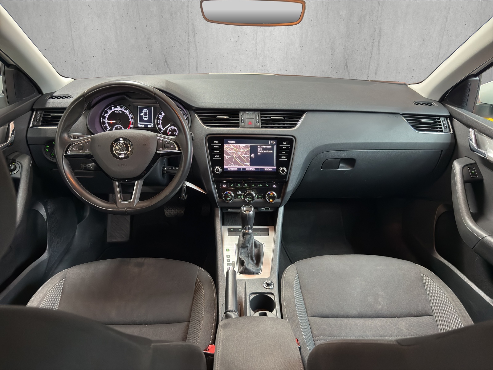 SKODA Octavia Combi 2.0 TDI Ambition DSG-image-8