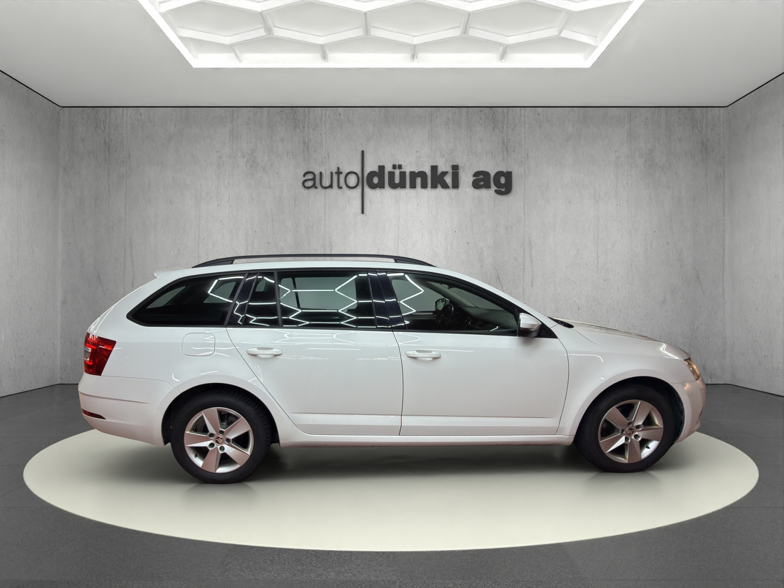 SKODA Octavia Combi 2.0 TDI Ambition DSG-image-4