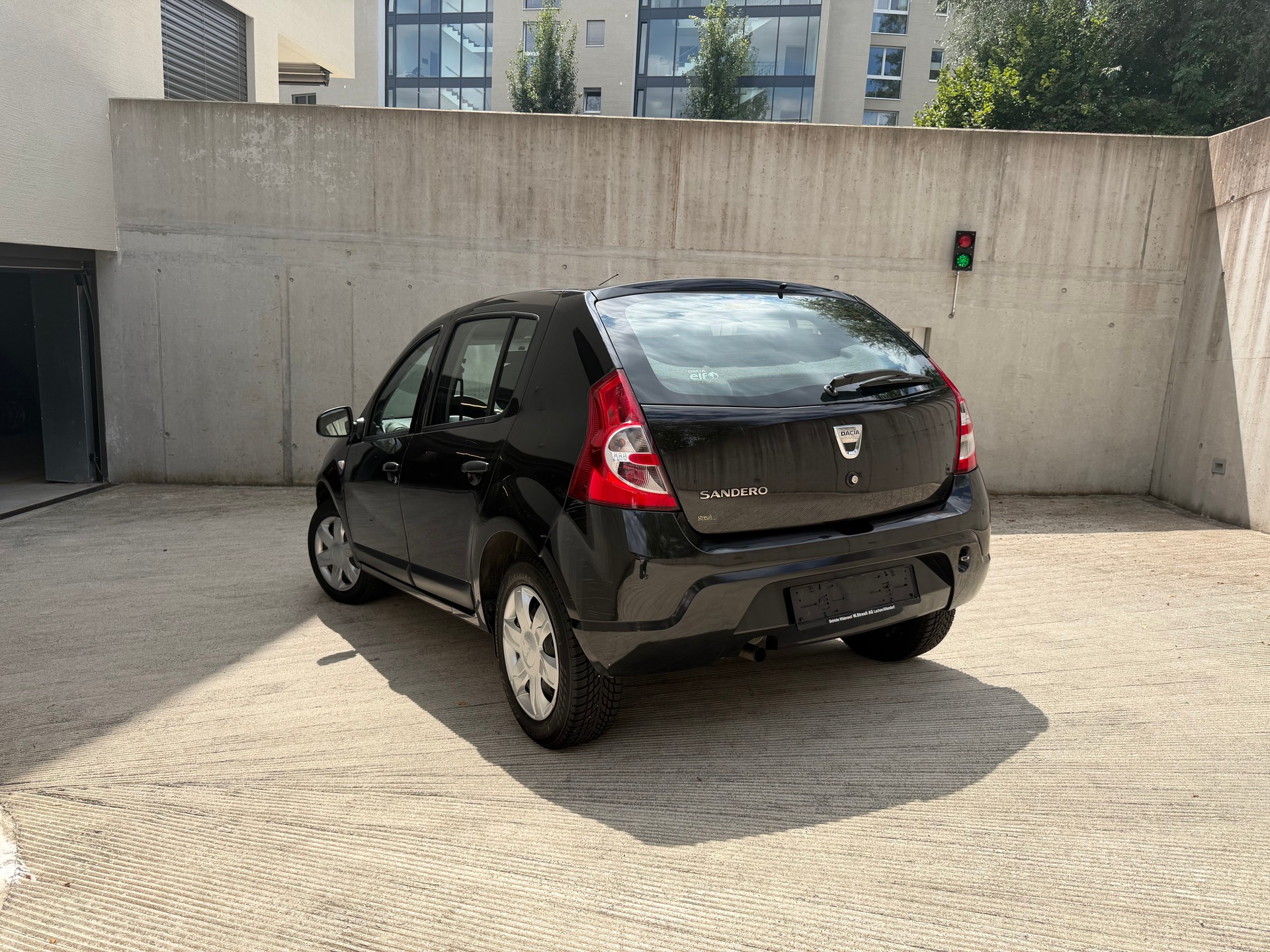 DACIA Sandero 1.6 *Premium* ab MFK und Service-image-3