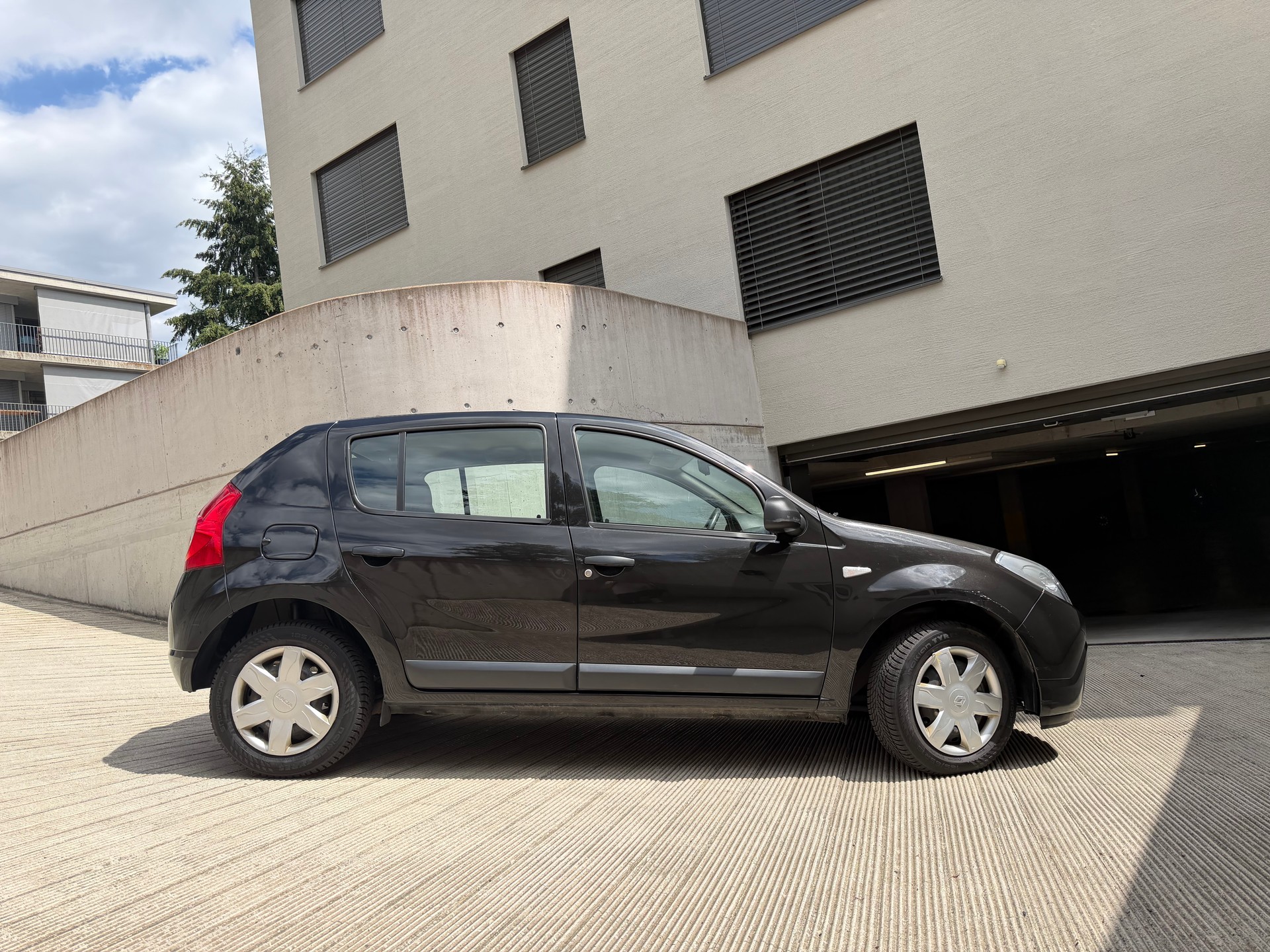 DACIA Sandero 1.6 *Premium* ab MFK und Service-image-5