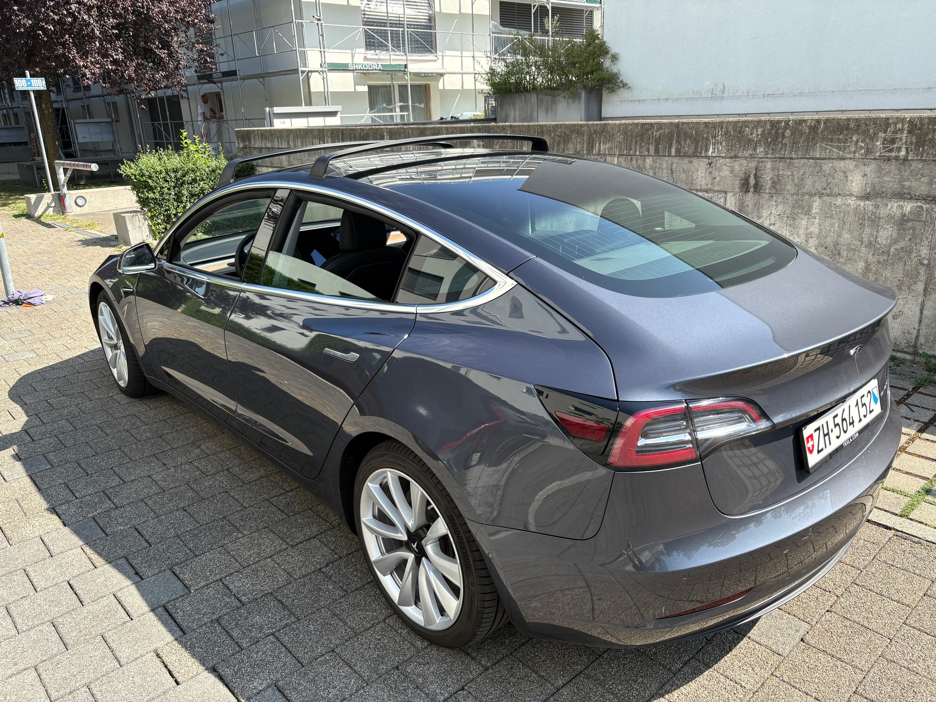 TESLA AWD Long Range D-image-1
