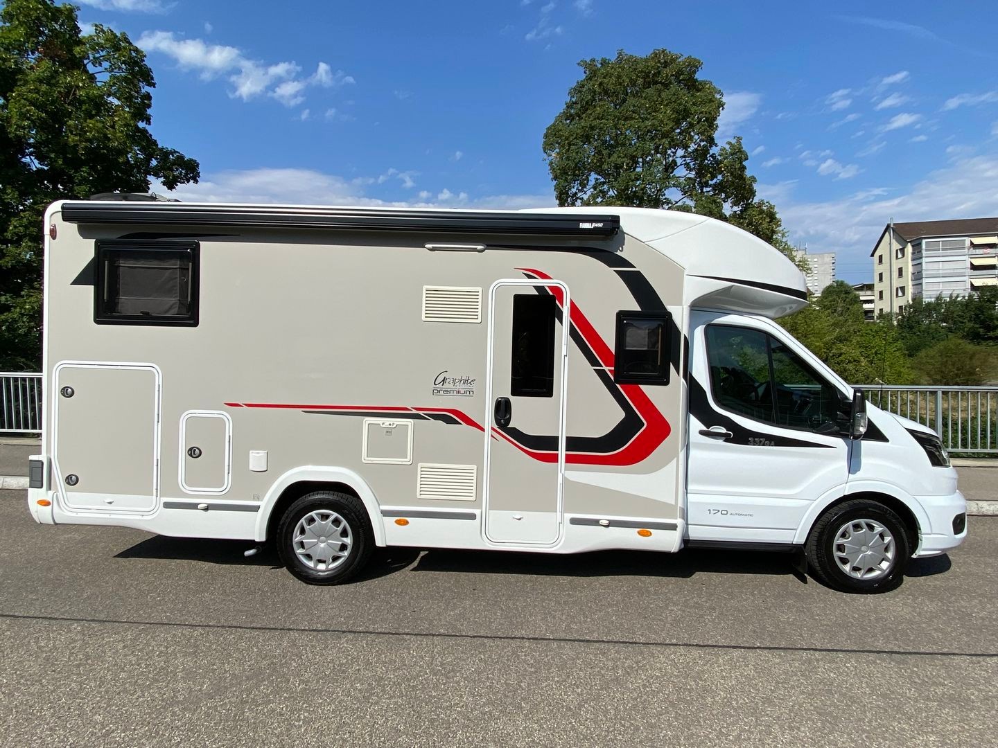 CHALLENGER Graphite 337GA Premium, Ford Transit 2.0TDCi 170PS Automat-showroom-element-1