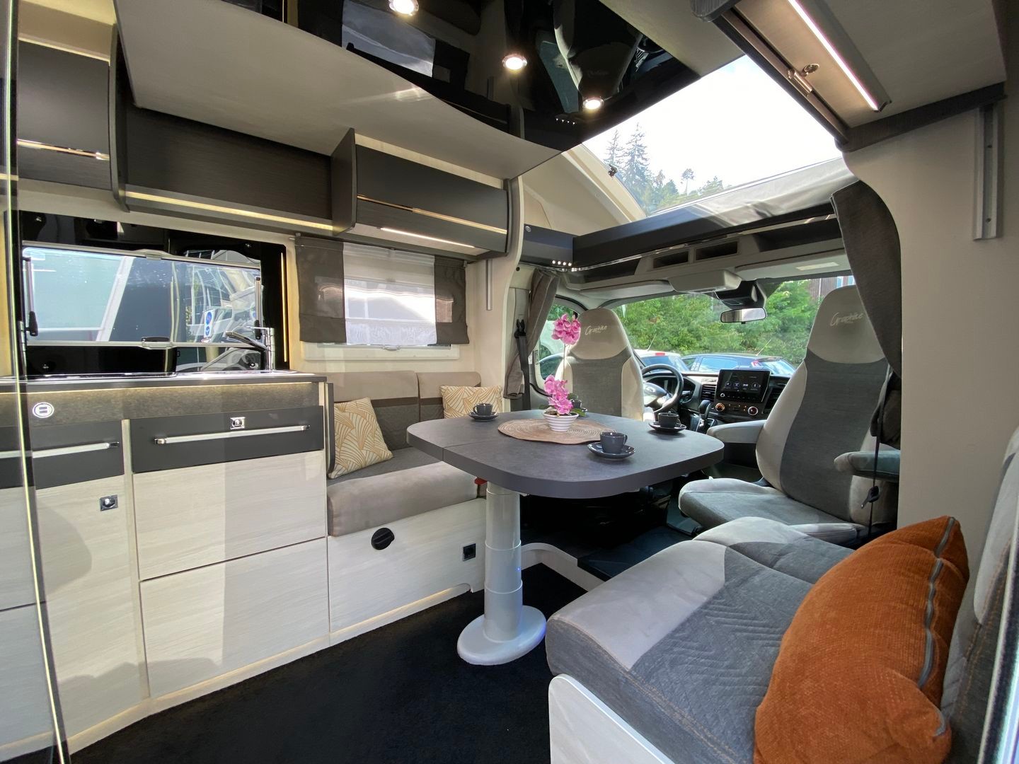CHALLENGER Graphite 337GA Premium, Ford Transit 2.0TDCi 170PS Automat-showroom-element-3