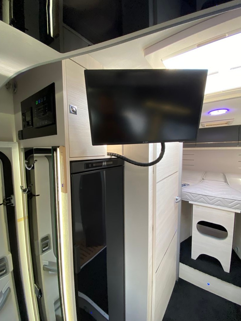 CHALLENGER Graphite 337GA Premium, Ford Transit 2.0TDCi 170PS Automat-image-14