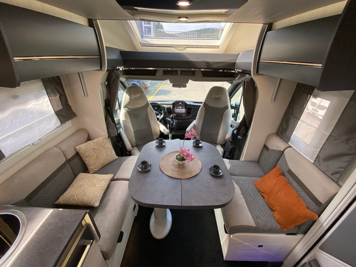 CHALLENGER Graphite 337GA Premium, Ford Transit 2.0TDCi 170PS Automat-image-5