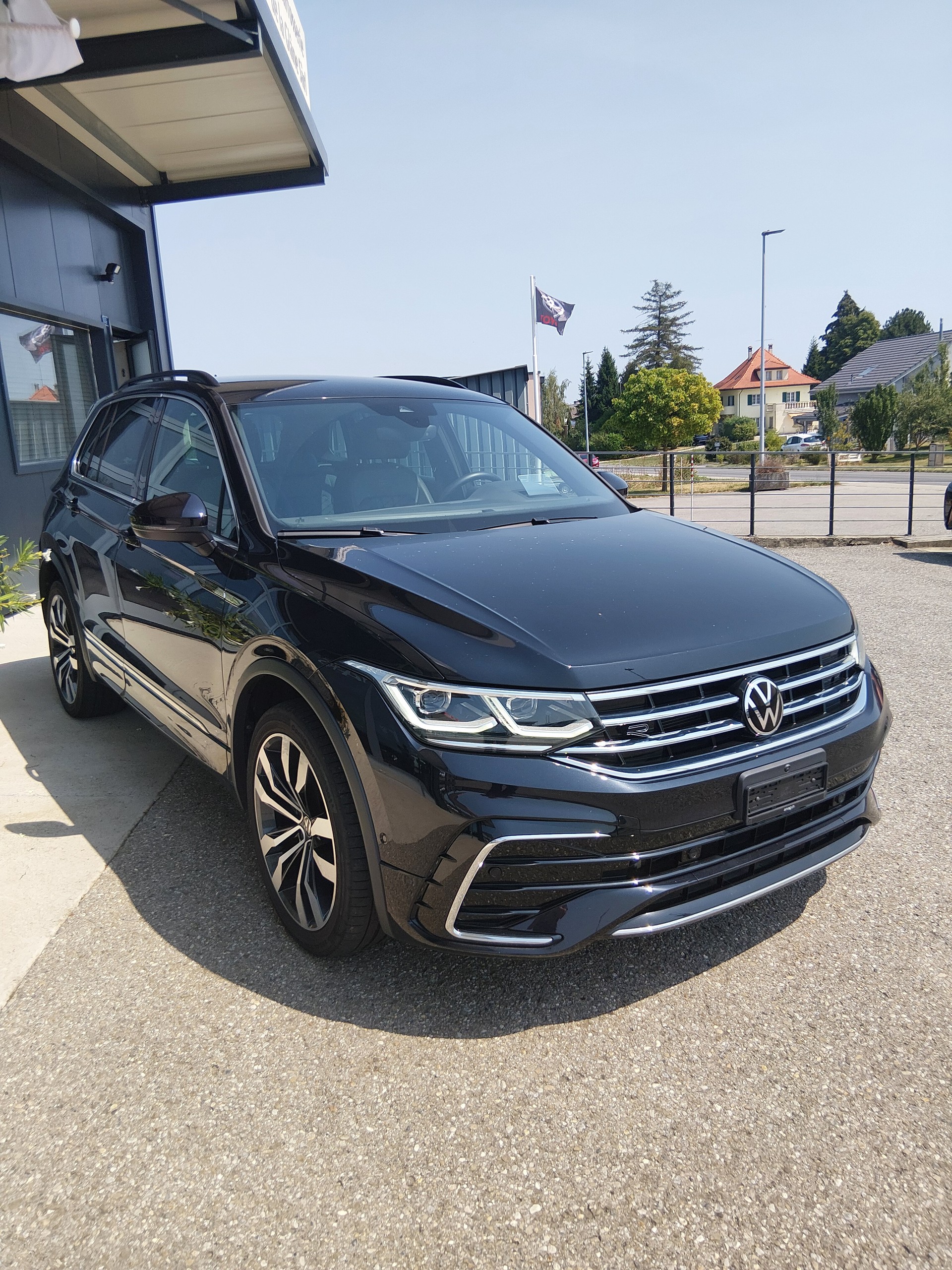 VW Tiguan 2.0 TDI SCR R-Line 4Motion DSG-image-2