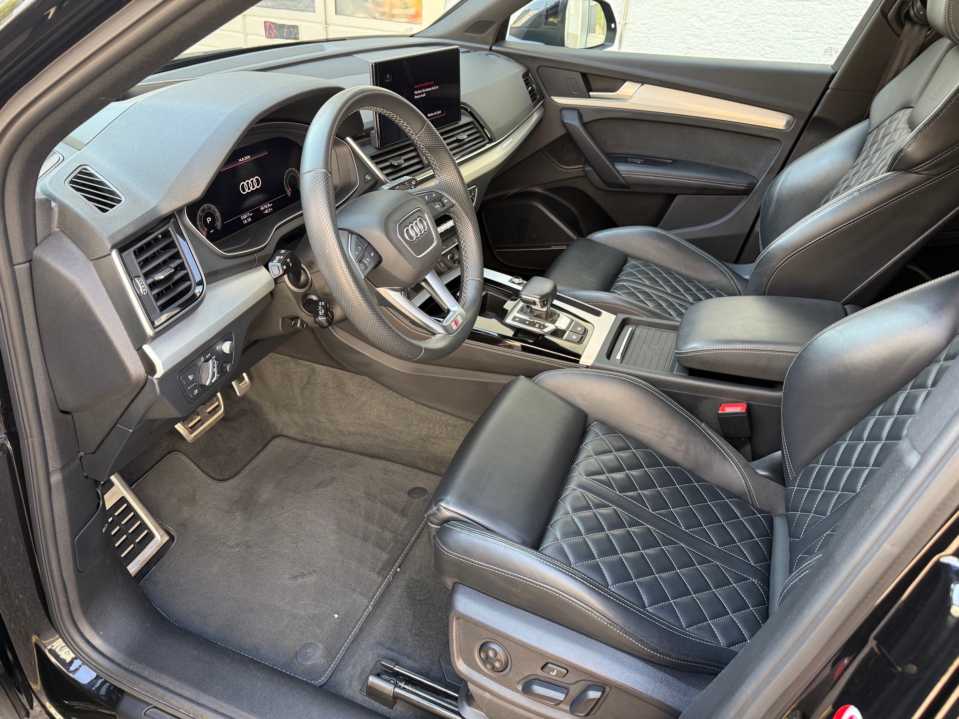 AUDI Q5 40 TDI S-Line Black Edition quattro S-tronic-image-10