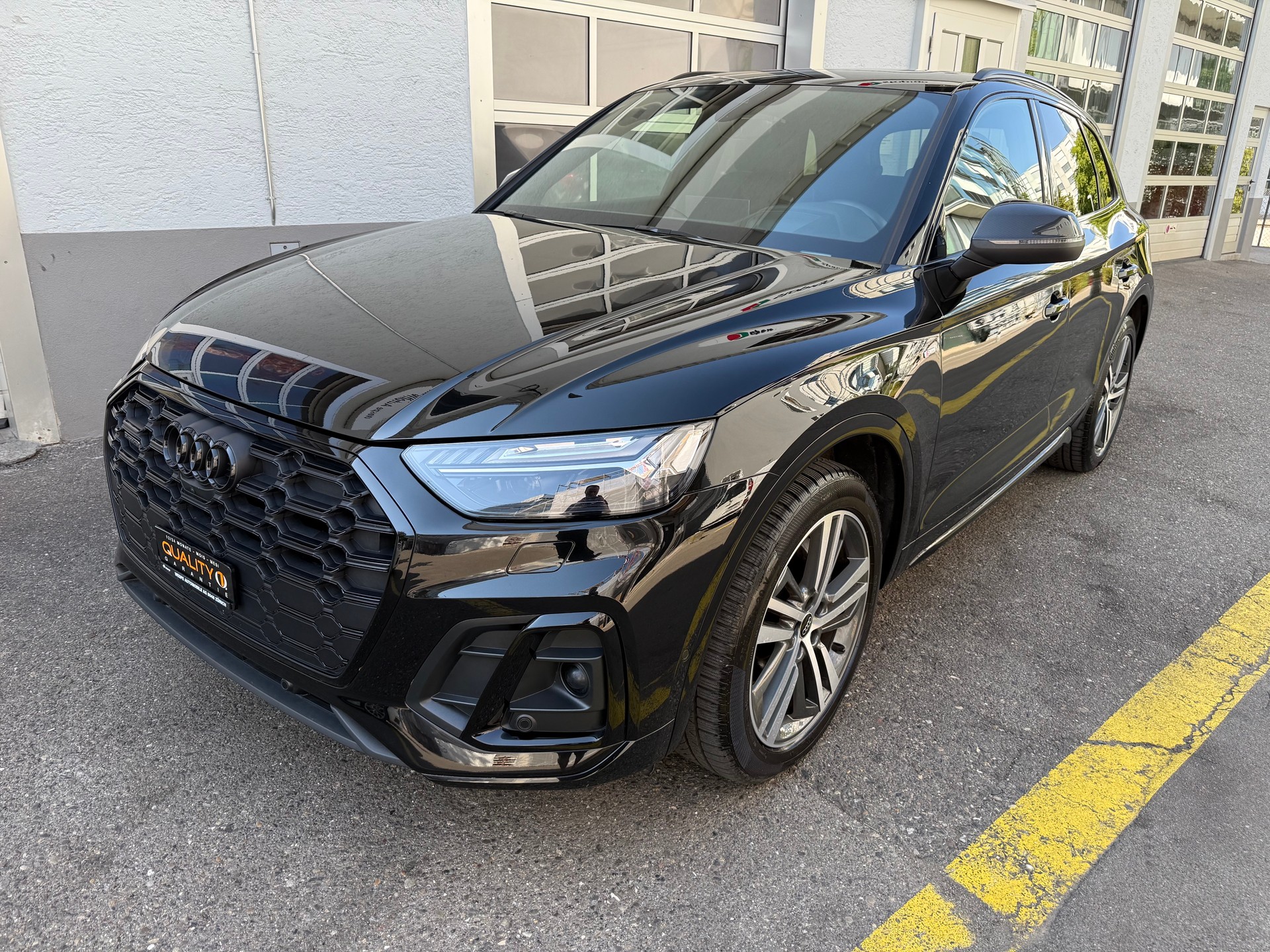 AUDI Q5 40 TDI S-Line Black Edition quattro S-tronic-image-2