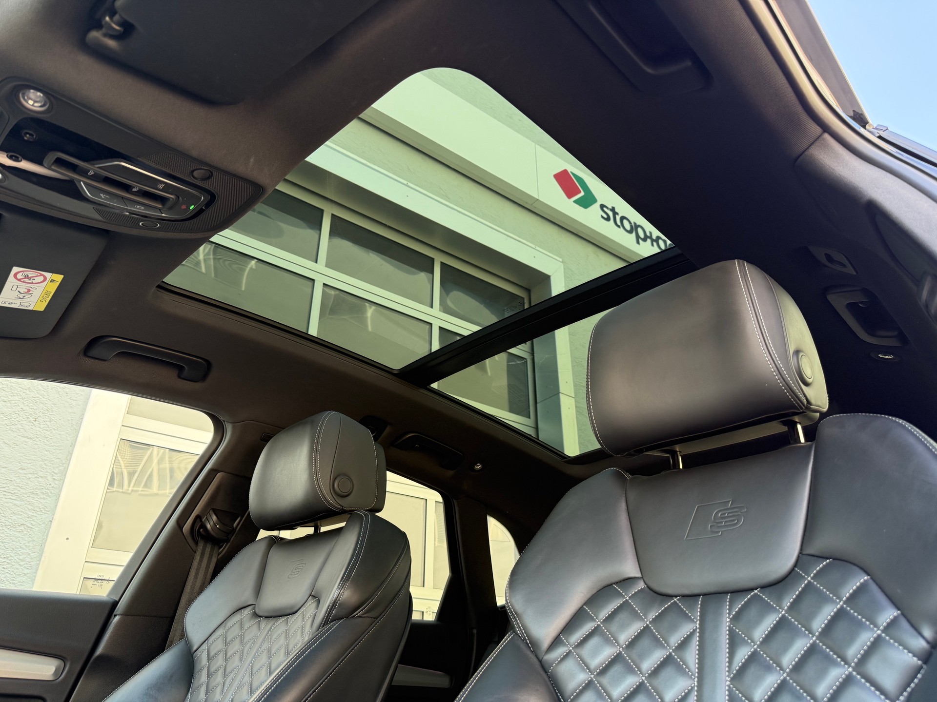 AUDI Q5 40 TDI S-Line Black Edition quattro S-tronic-image-15
