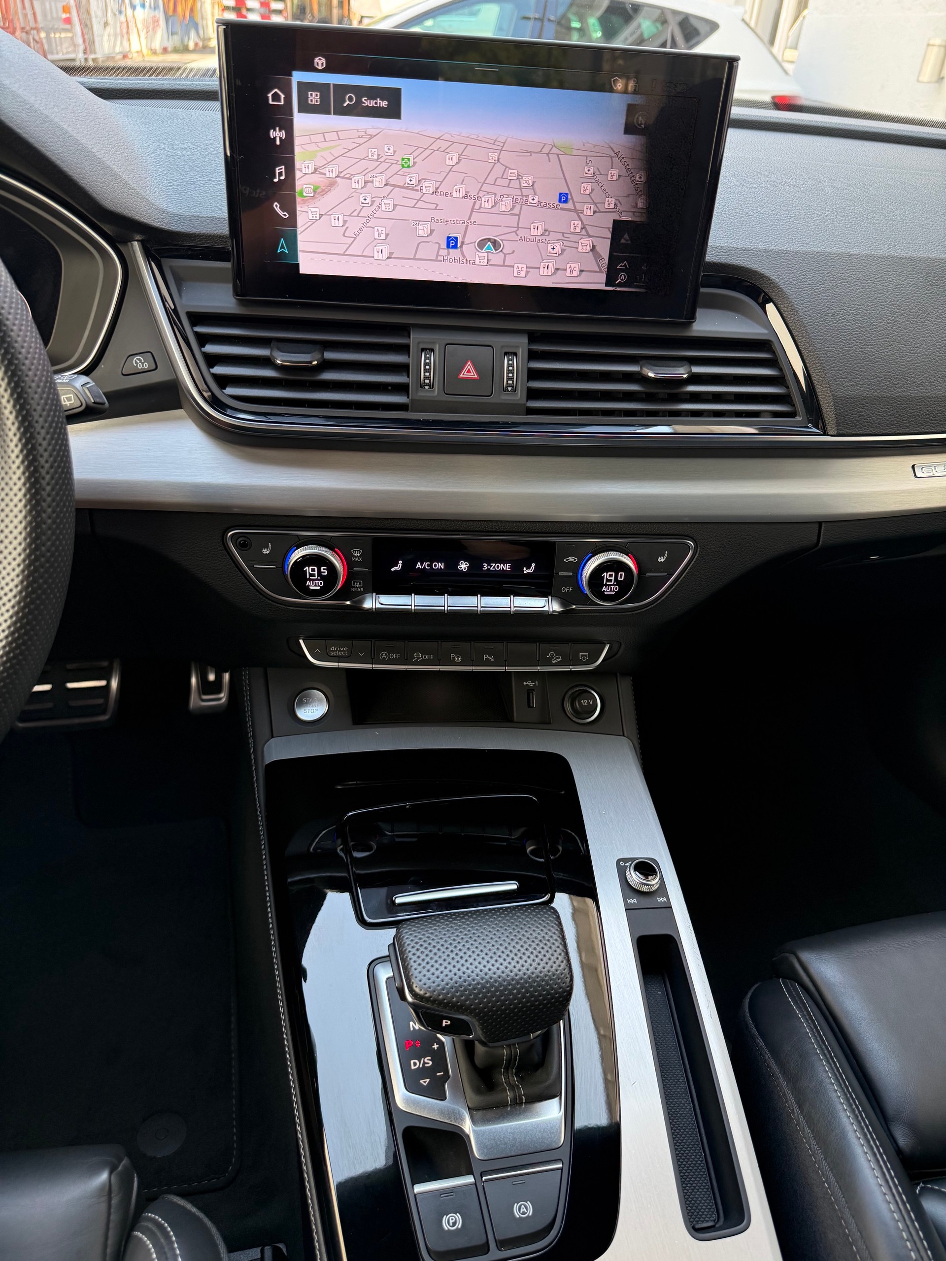 AUDI Q5 40 TDI S-Line Black Edition quattro S-tronic-image-12