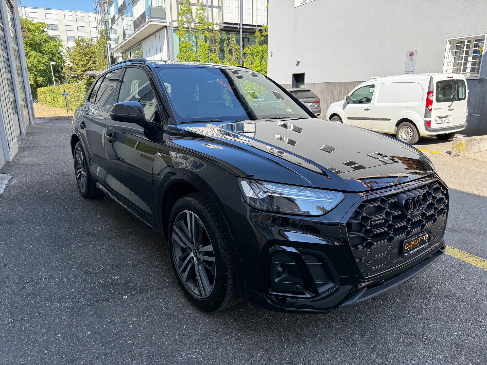 AUDI Q5 40 TDI S-Line Black Edition quattro S-tronic-image-0