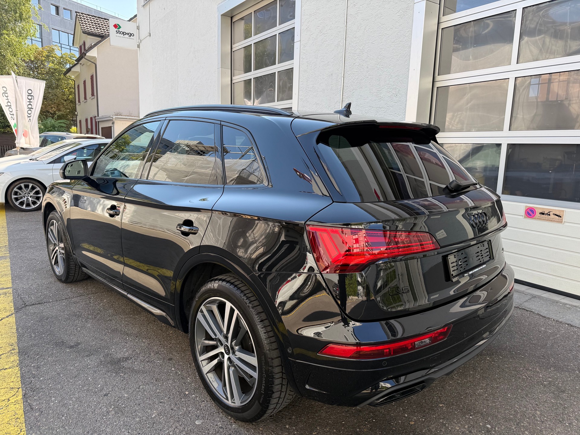 AUDI Q5 40 TDI S-Line Black Edition quattro S-tronic-image-5