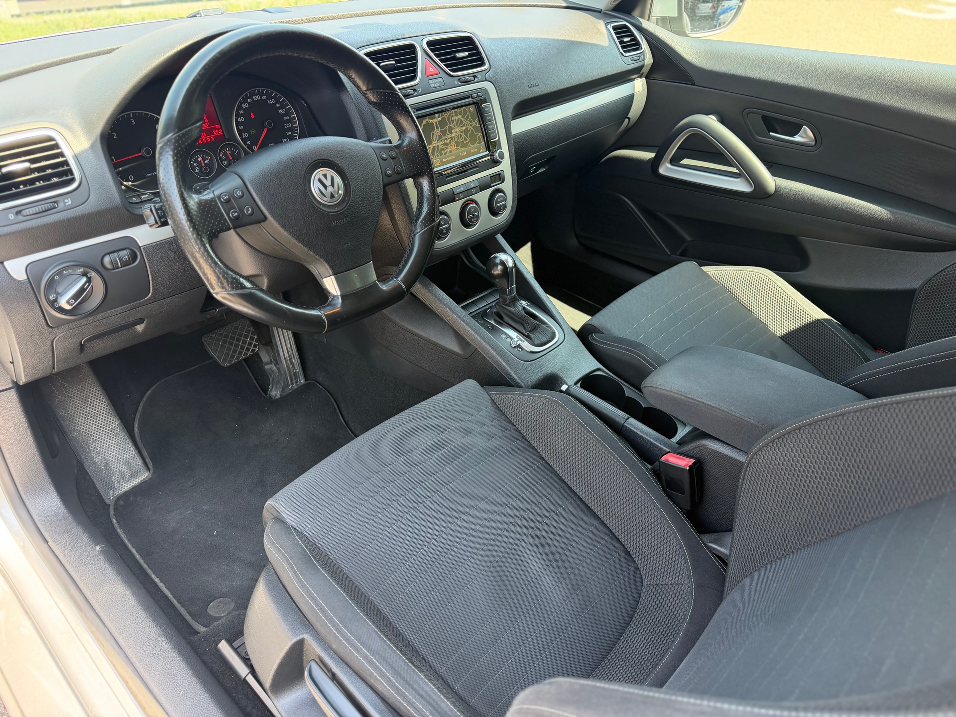 VW Scirocco 2.0 TDI DSG-image-6