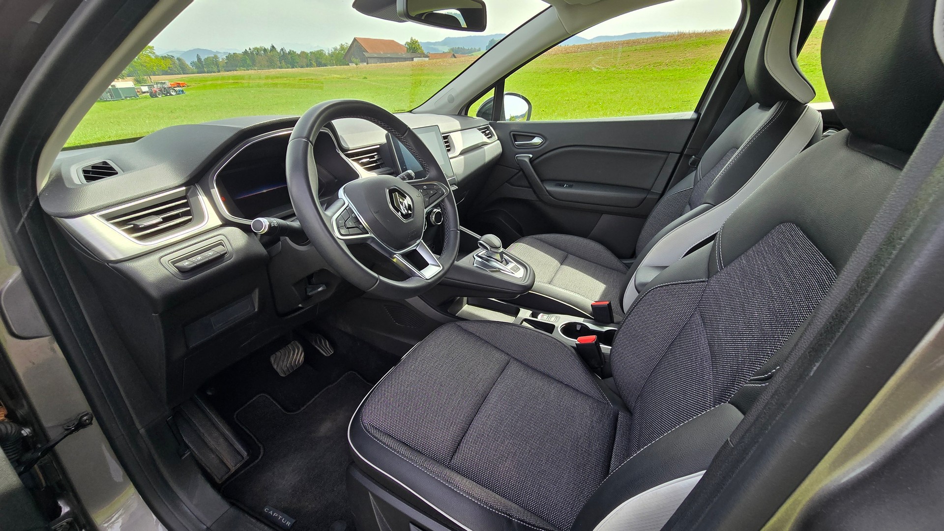 RENAULT Captur 1.3 TCe EDC Intens-image-9