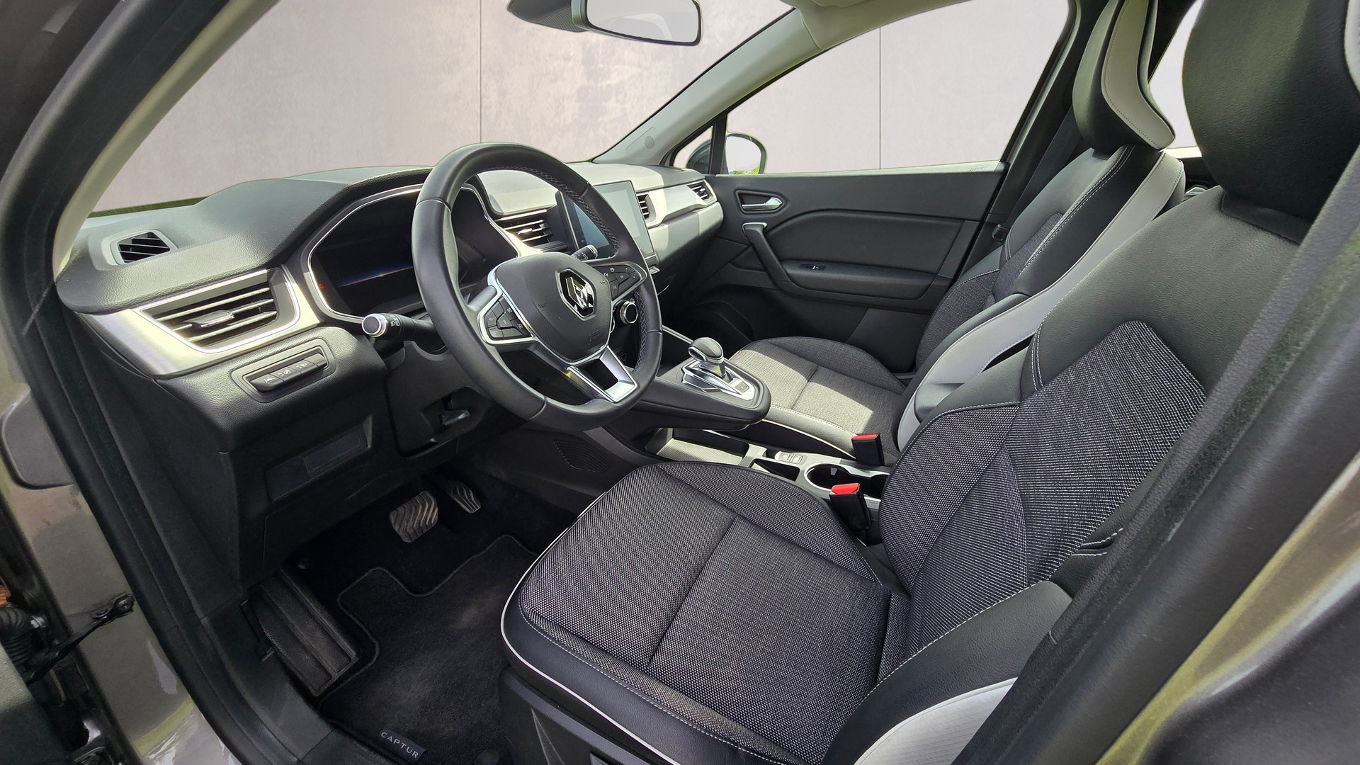 RENAULT Captur 1.3 TCe EDC Intens-image-8