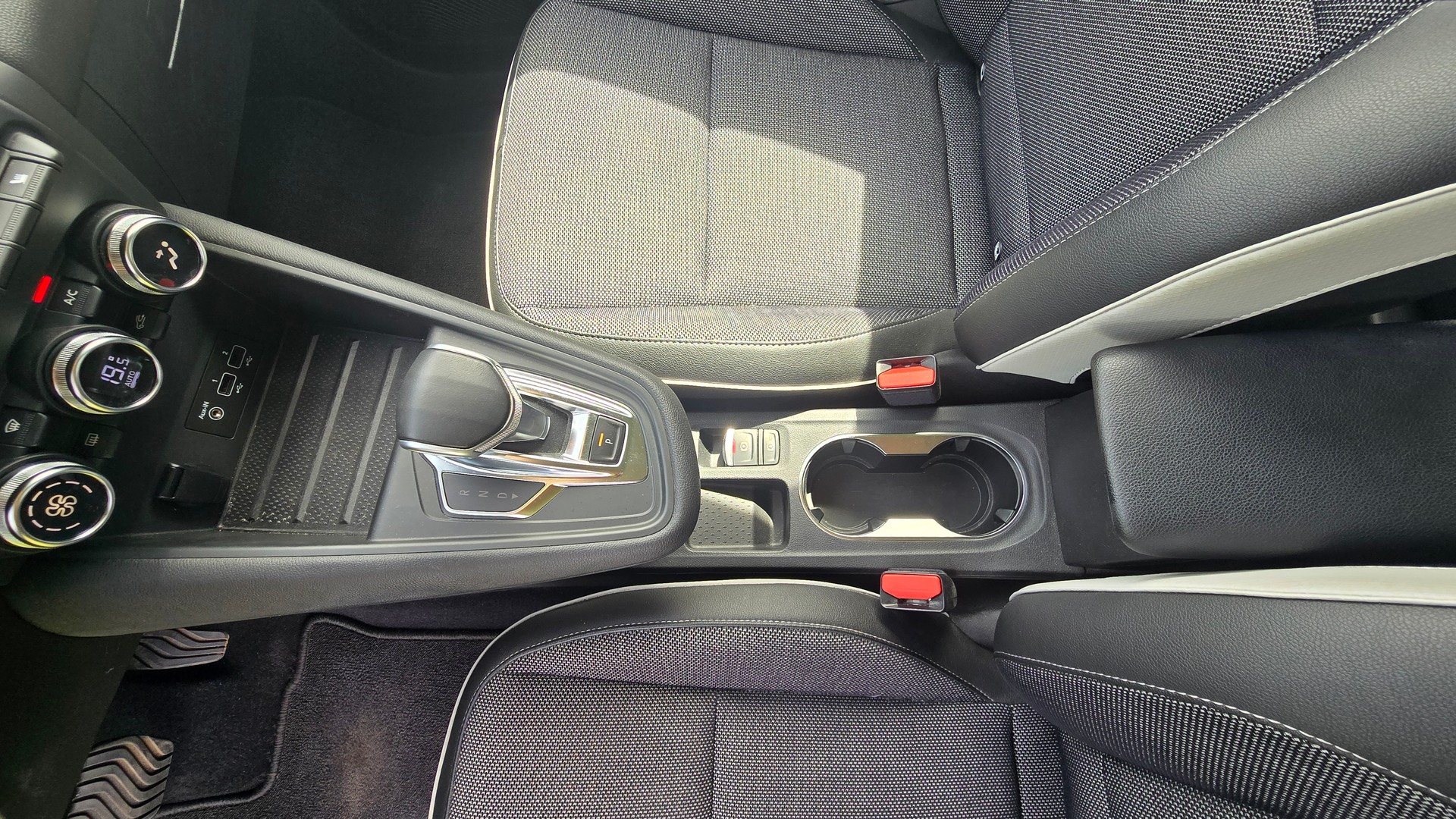 RENAULT Captur 1.3 TCe EDC Intens-image-21