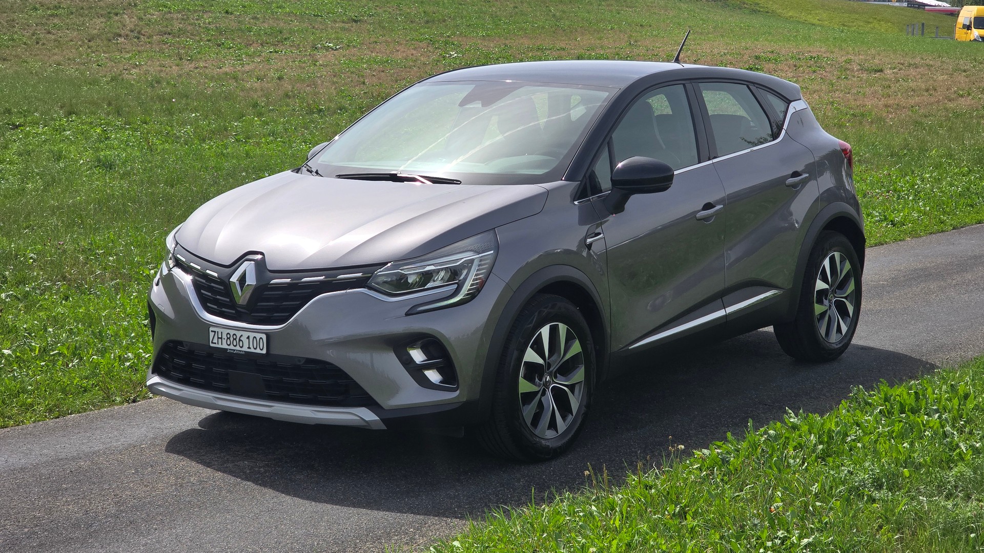 RENAULT Captur 1.3 TCe EDC Intens-image-0