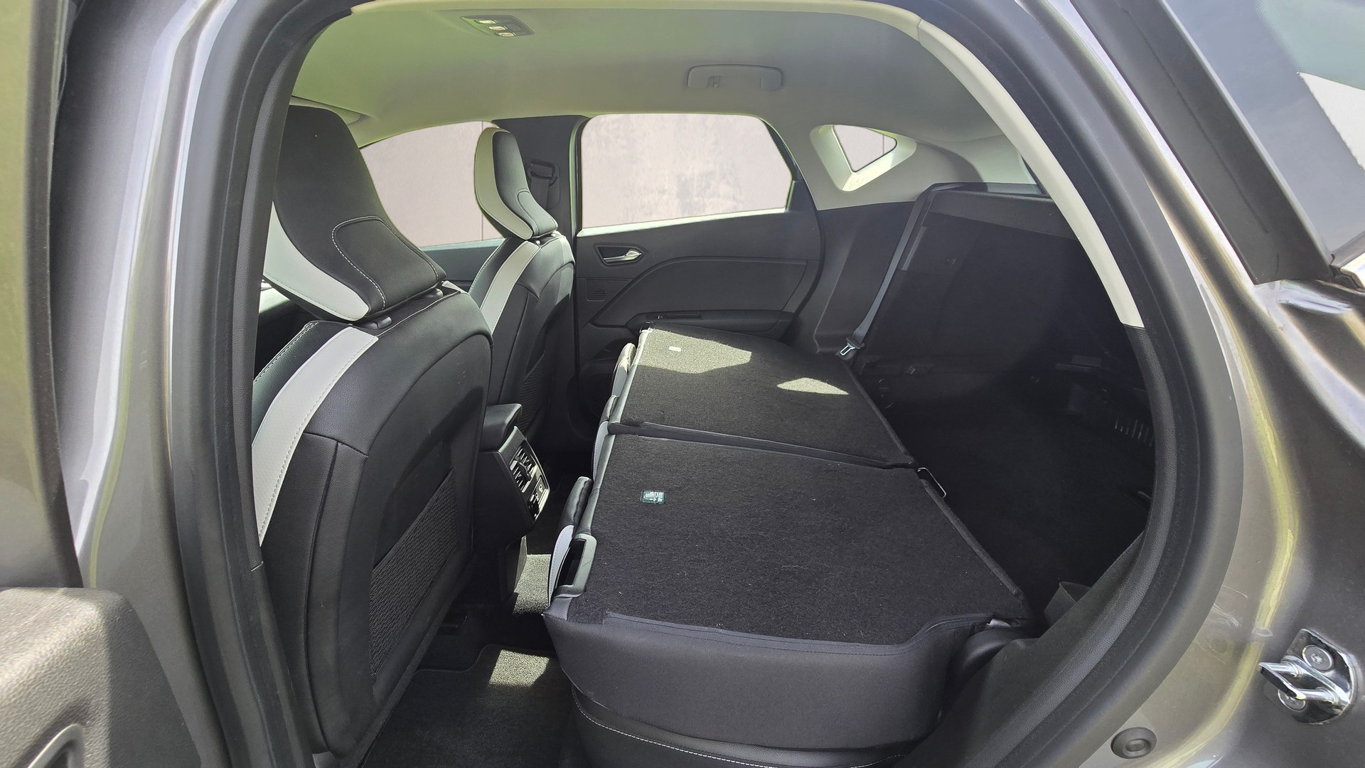 RENAULT Captur 1.3 TCe EDC Intens-image-11