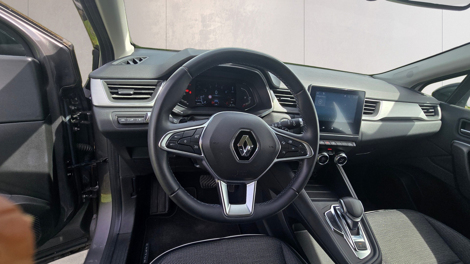 RENAULT Captur 1.3 TCe EDC Intens-image-18