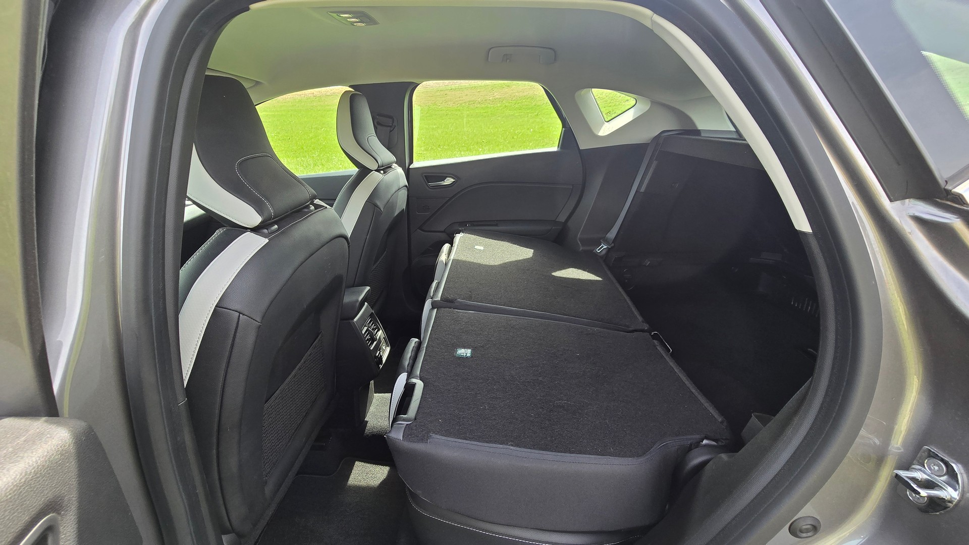 RENAULT Captur 1.3 TCe EDC Intens-image-12