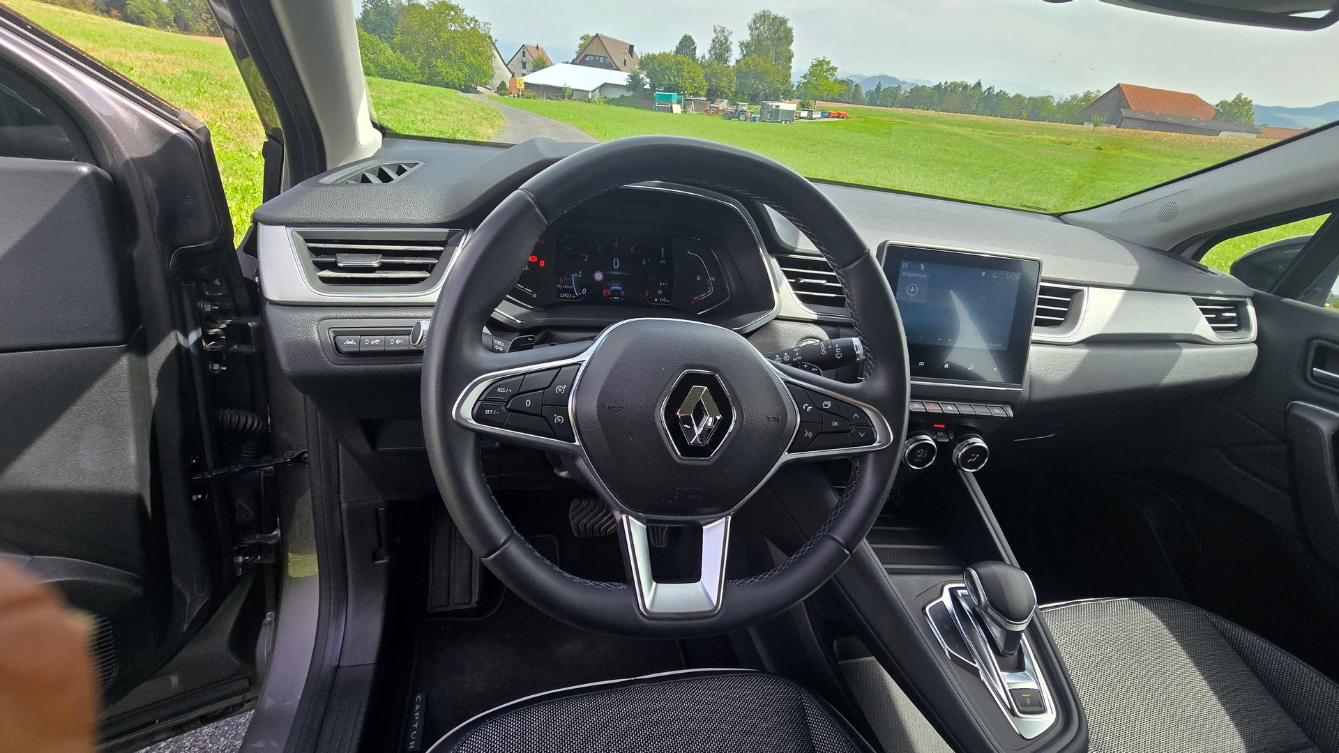 RENAULT Captur 1.3 TCe EDC Intens-image-19