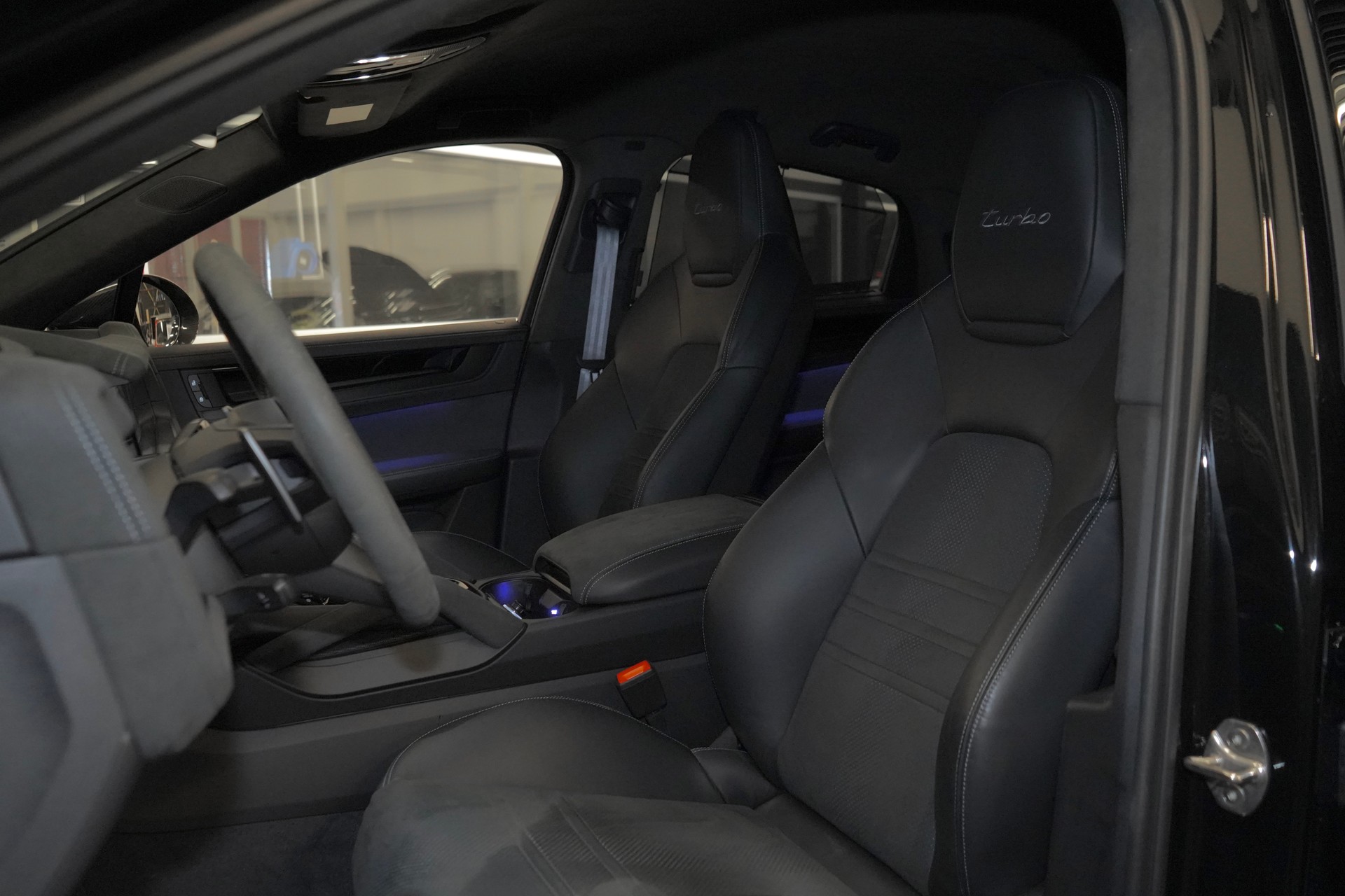 PORSCHE Cayenne Coupé Turbo E-Hybrid GT Tiptronic * Leasingszins ab 2.9%, Approved bis 2029, Akrapovic*-image-6