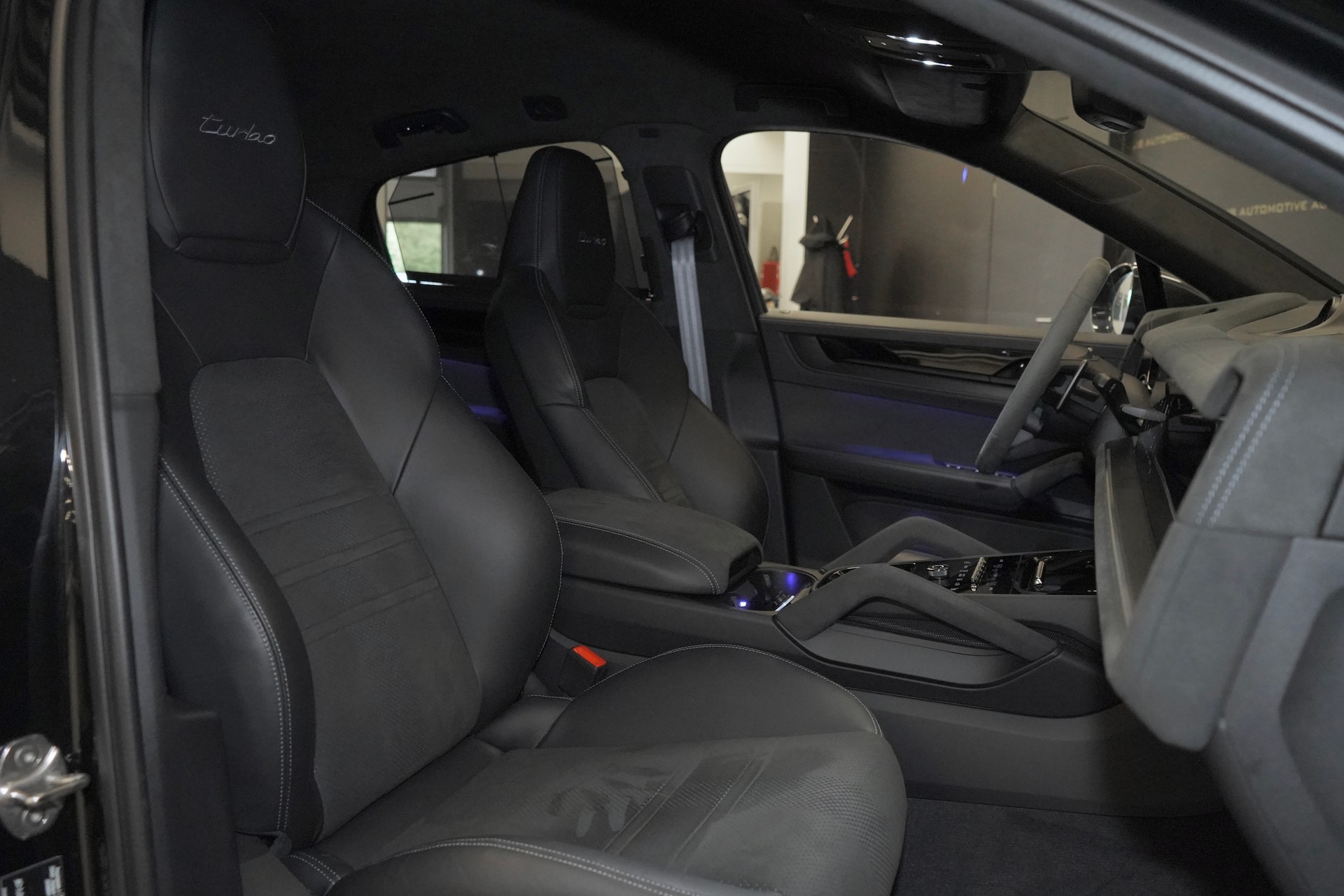 PORSCHE Cayenne Coupé Turbo E-Hybrid GT Tiptronic * Leasingszins ab 2.9%, Approved bis 2029, Akrapovic*-image-4