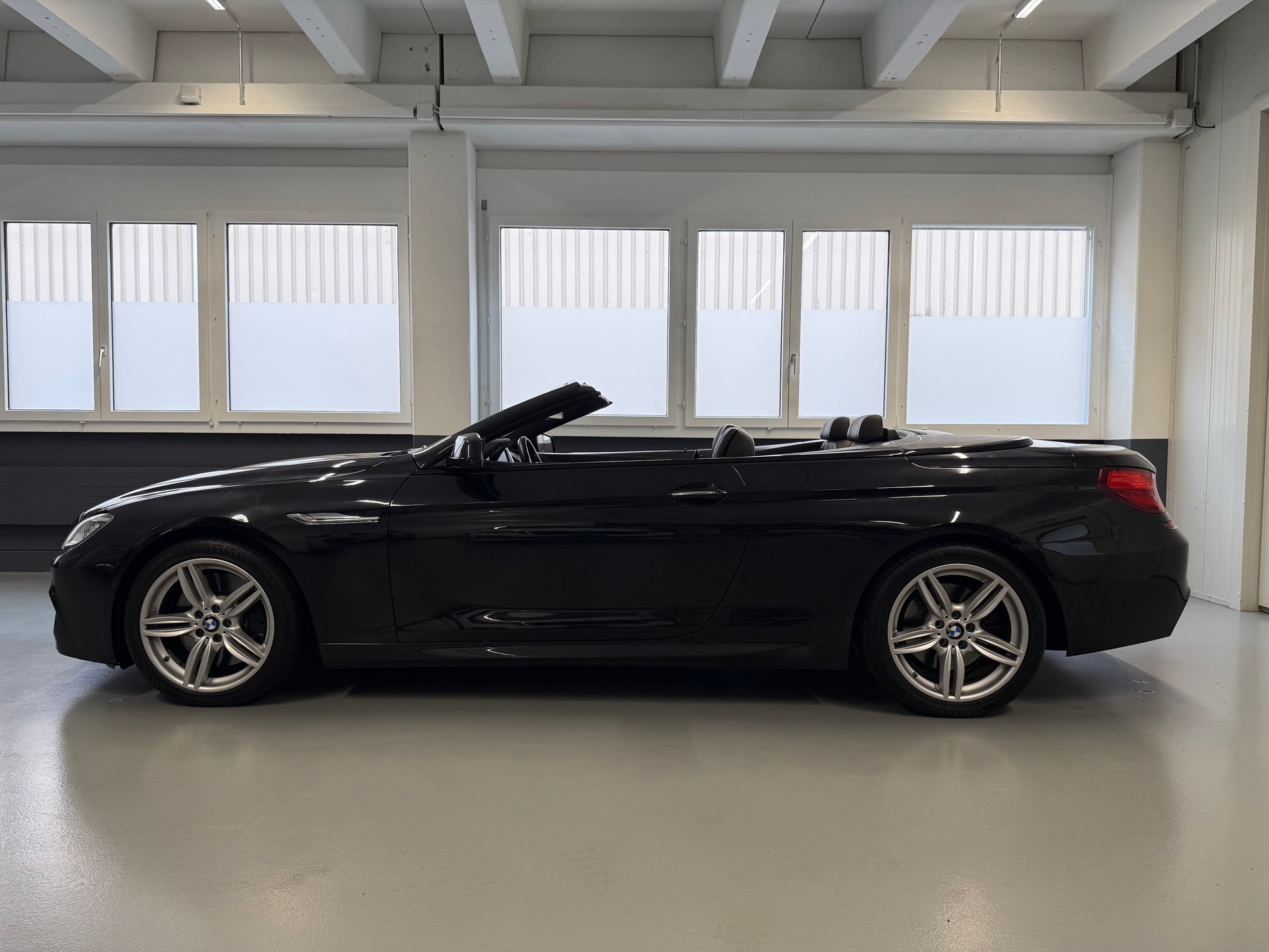 BMW 650i Cabrio M Sportpaket xDrive-image-2