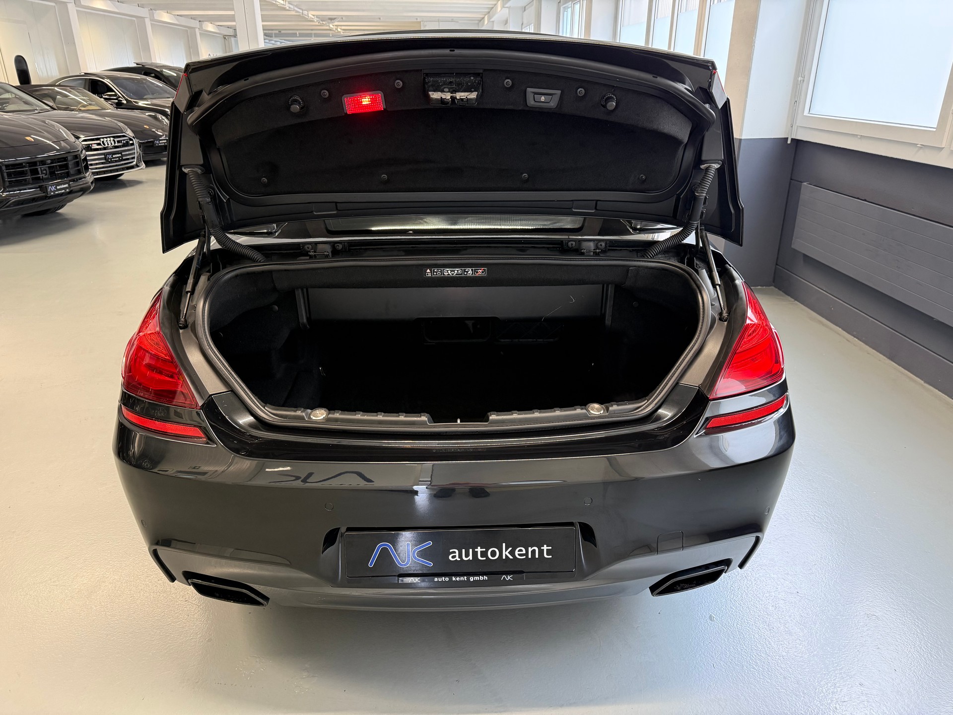 BMW 650i Cabrio M Sportpaket xDrive-image-11