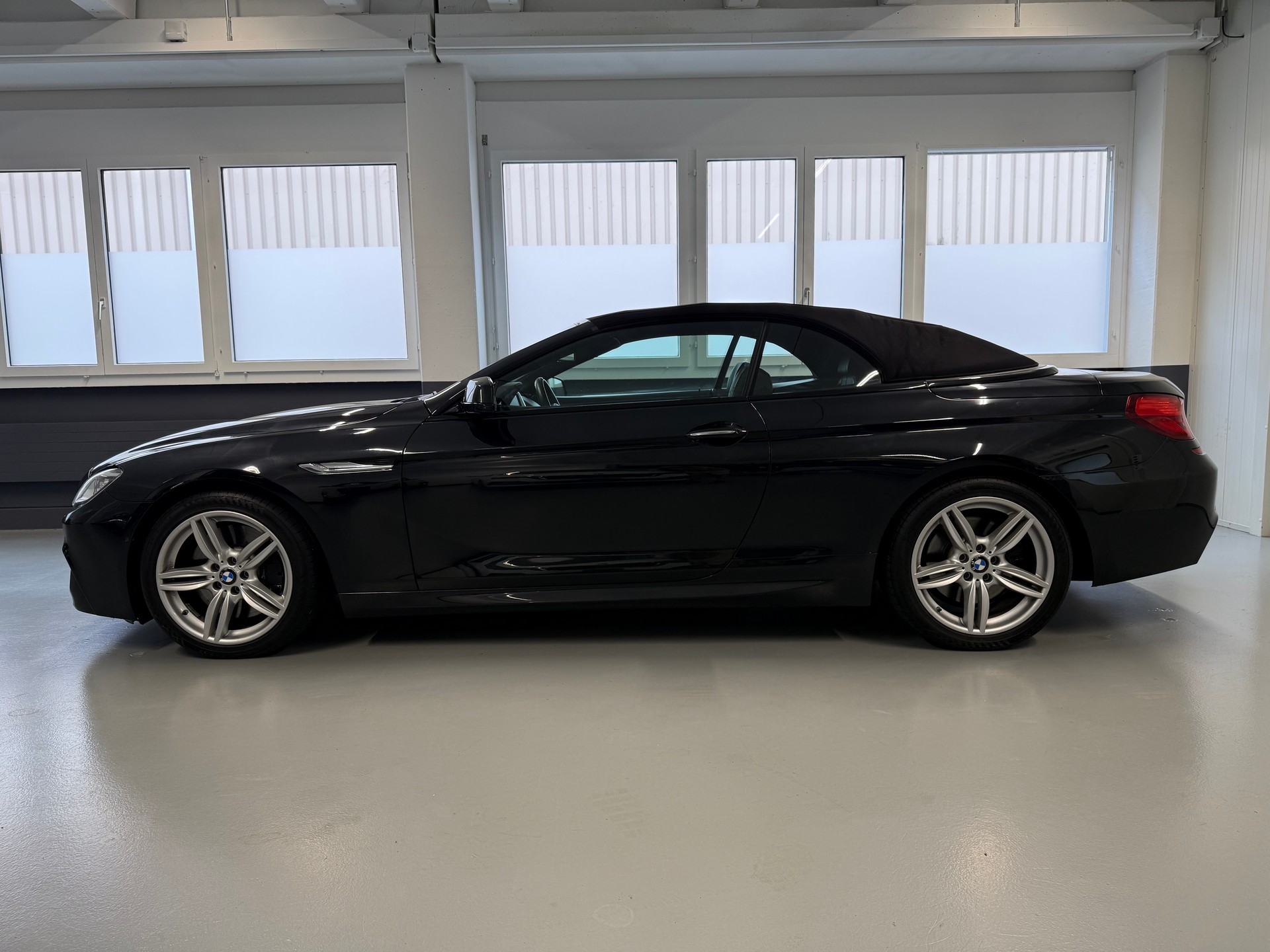 BMW 650i Cabrio M Sportpaket xDrive-image-8