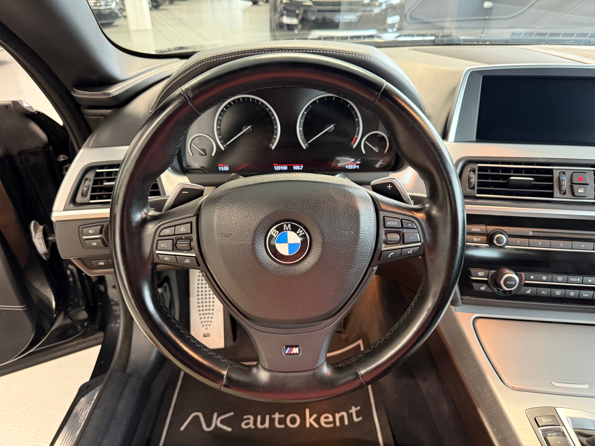 BMW 650i Cabrio M Sportpaket xDrive-image-13