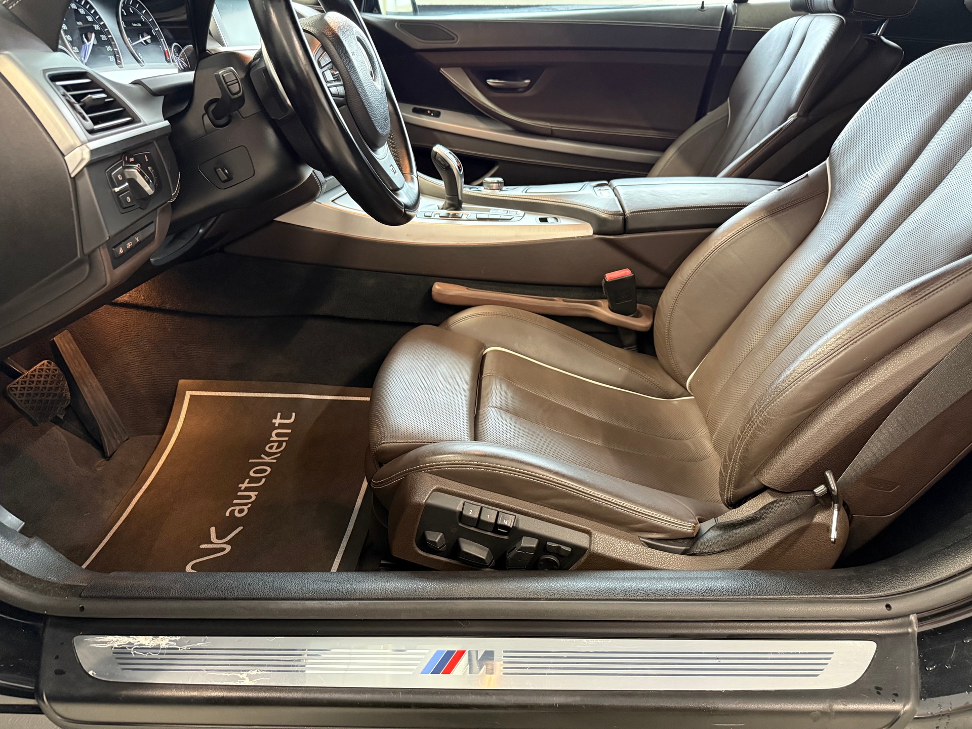 BMW 650i Cabrio M Sportpaket xDrive-image-21