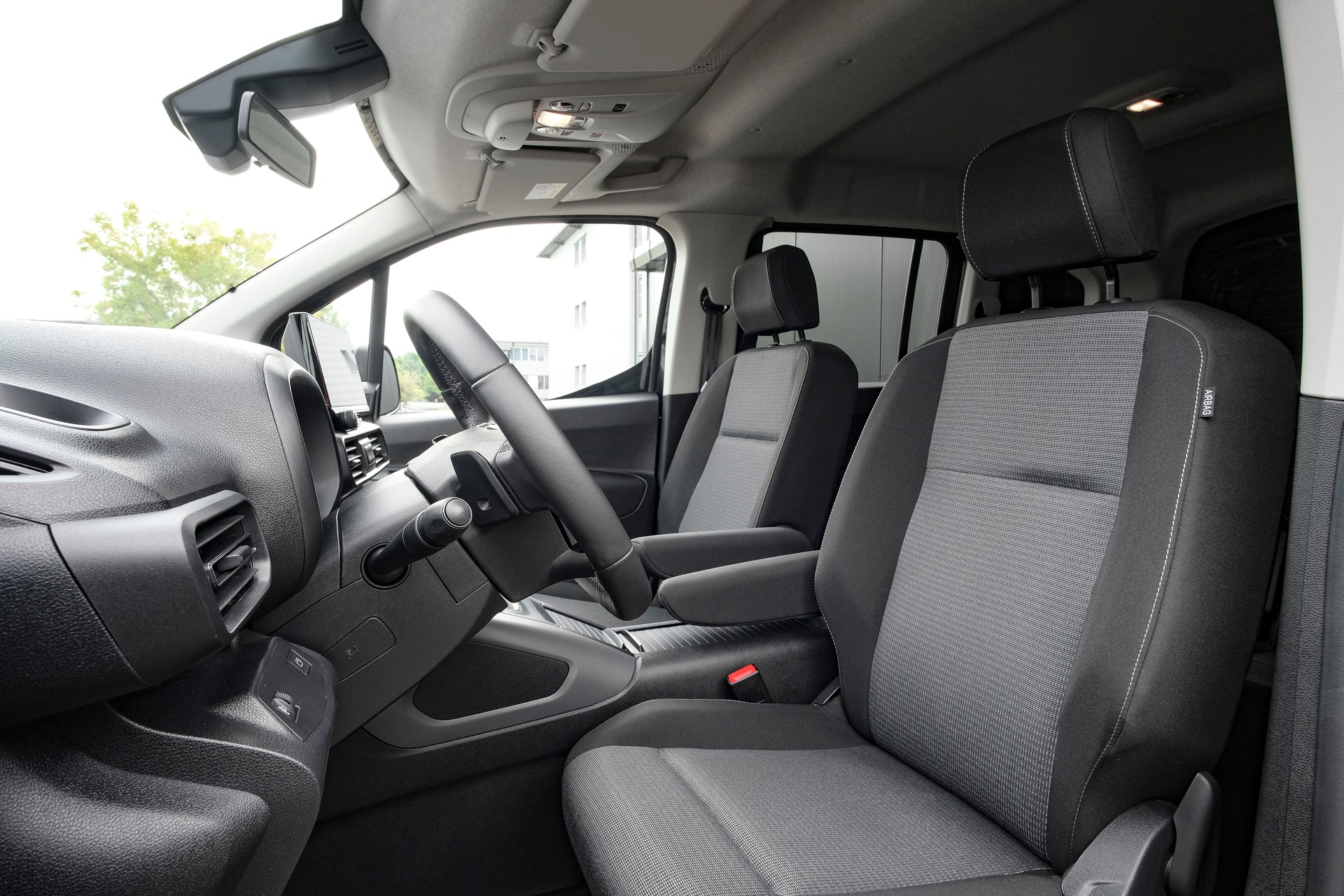 TOYOTA Proace City Verso 1.5 Trend L1 Medium Automatik-image-9