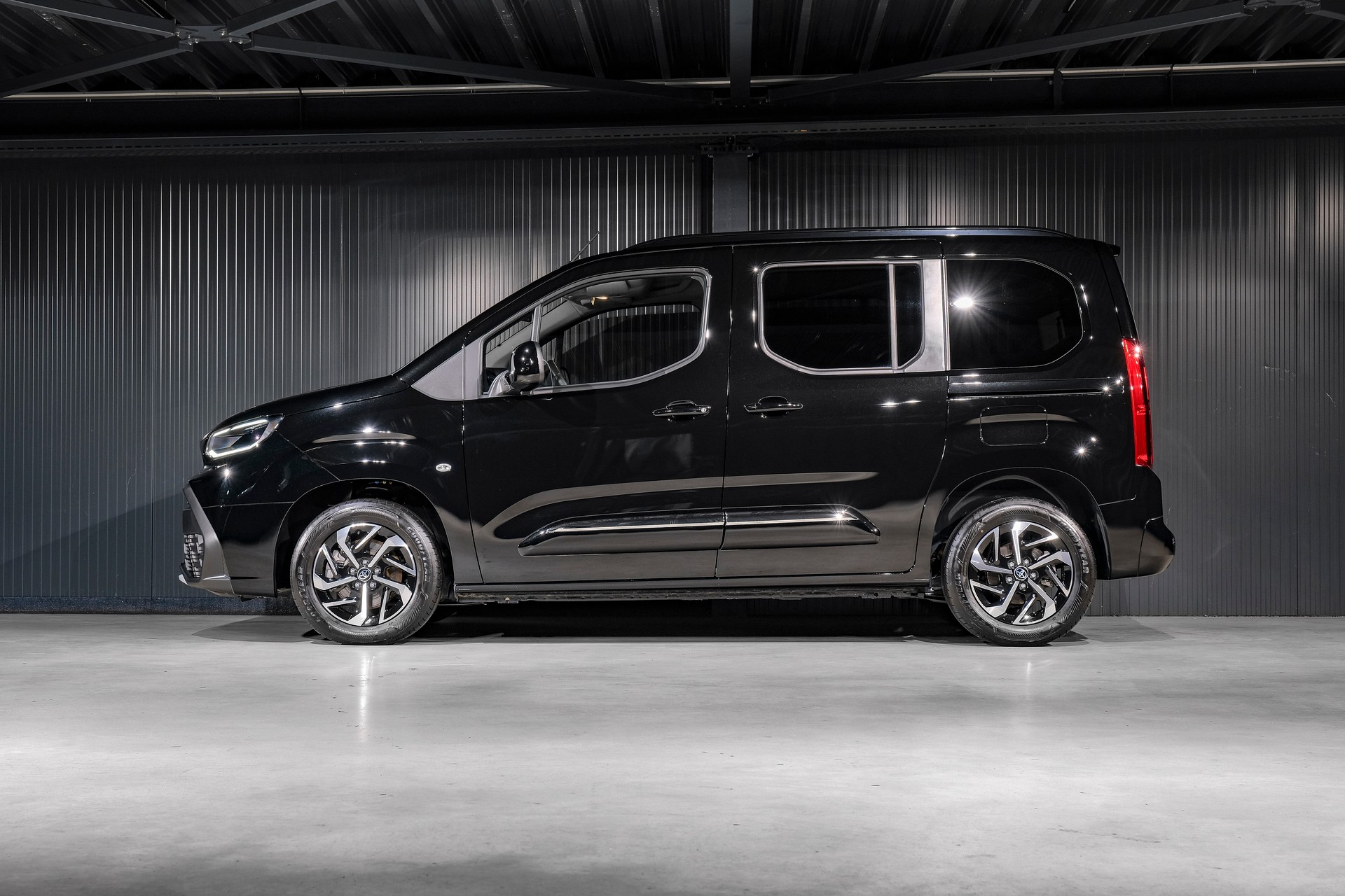 TOYOTA Proace City Verso 1.5 Trend L1 Medium Automatik-image-8