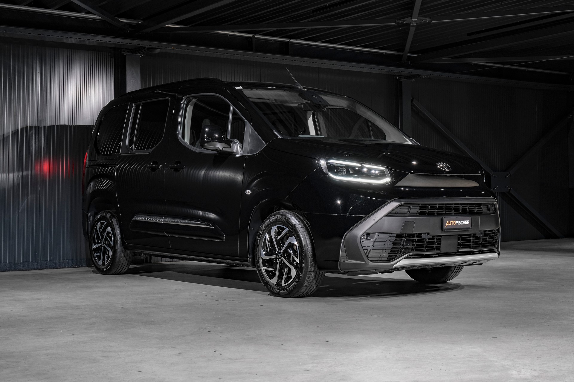 TOYOTA Proace City Verso 1.5 Trend L1 Medium Automatik-image-4