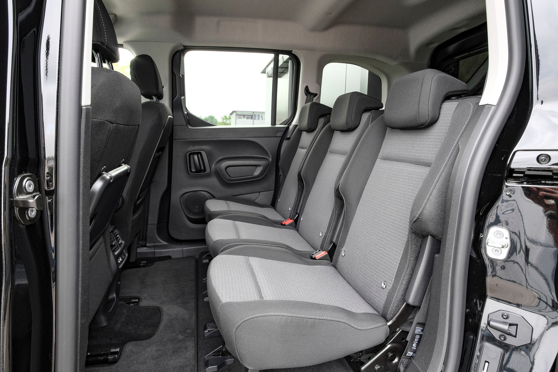 TOYOTA Proace City Verso 1.5 Trend L1 Medium Automatik-image-11