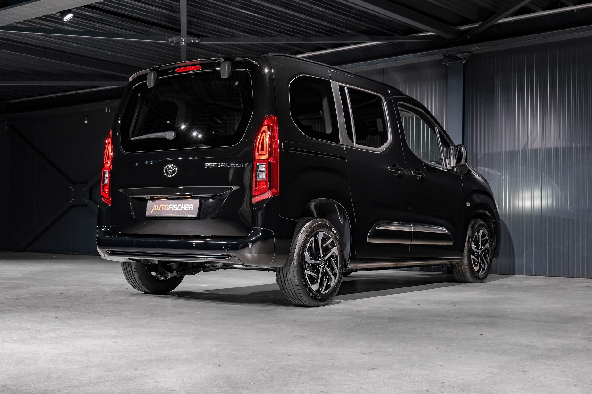 TOYOTA Proace City Verso 1.5 Trend L1 Medium Automatik-image-6