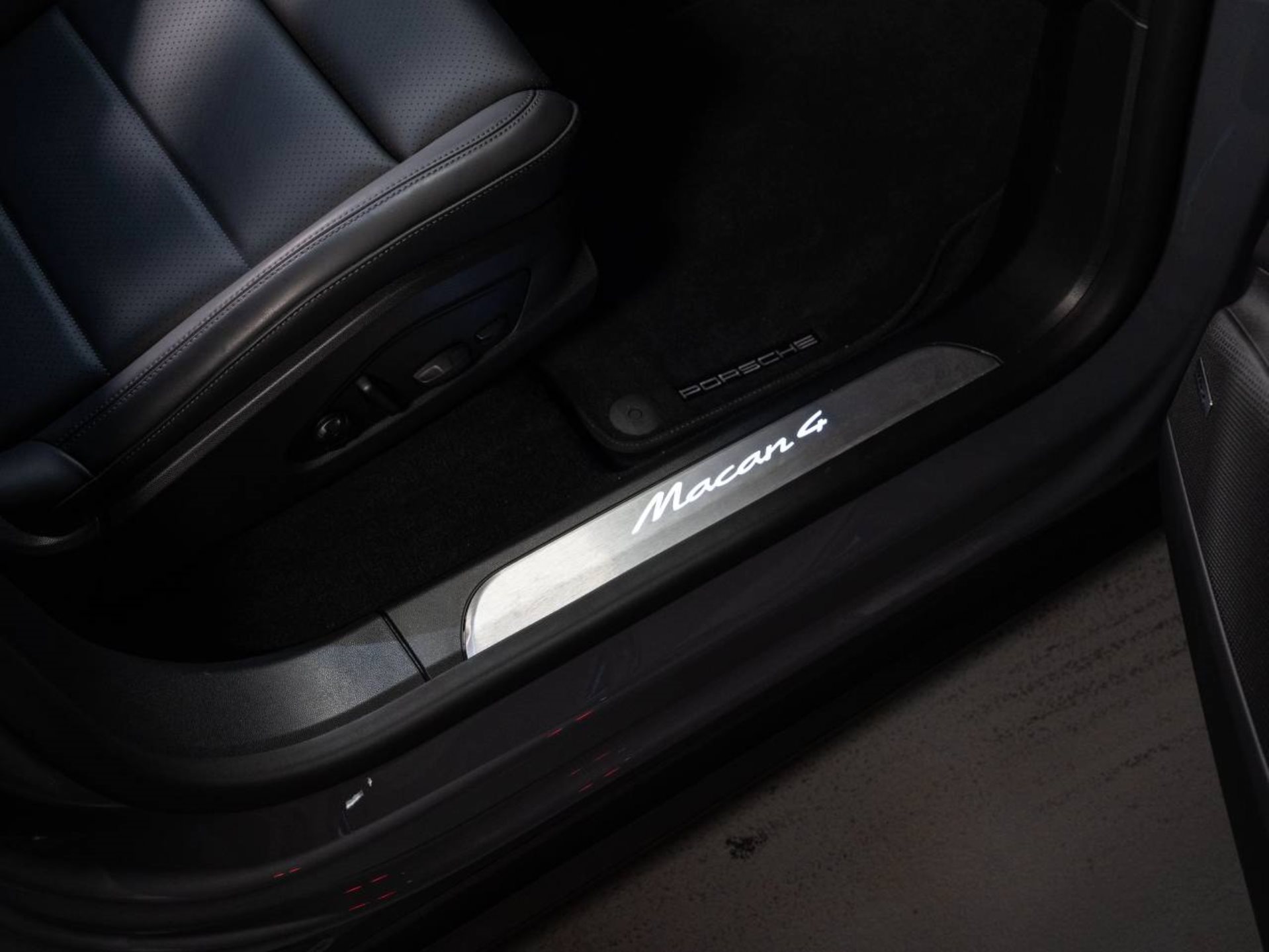 PORSCHE Macan 4-image-19