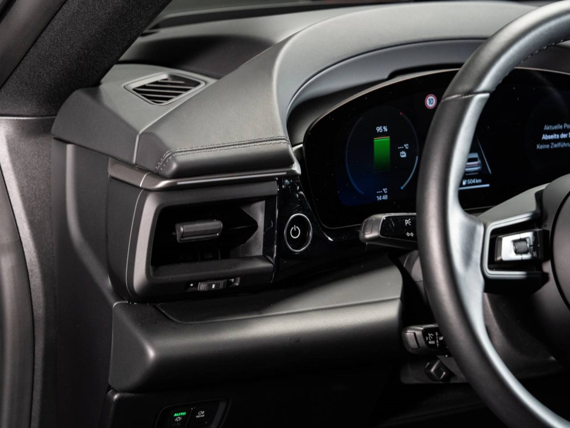 PORSCHE Macan 4-image-13