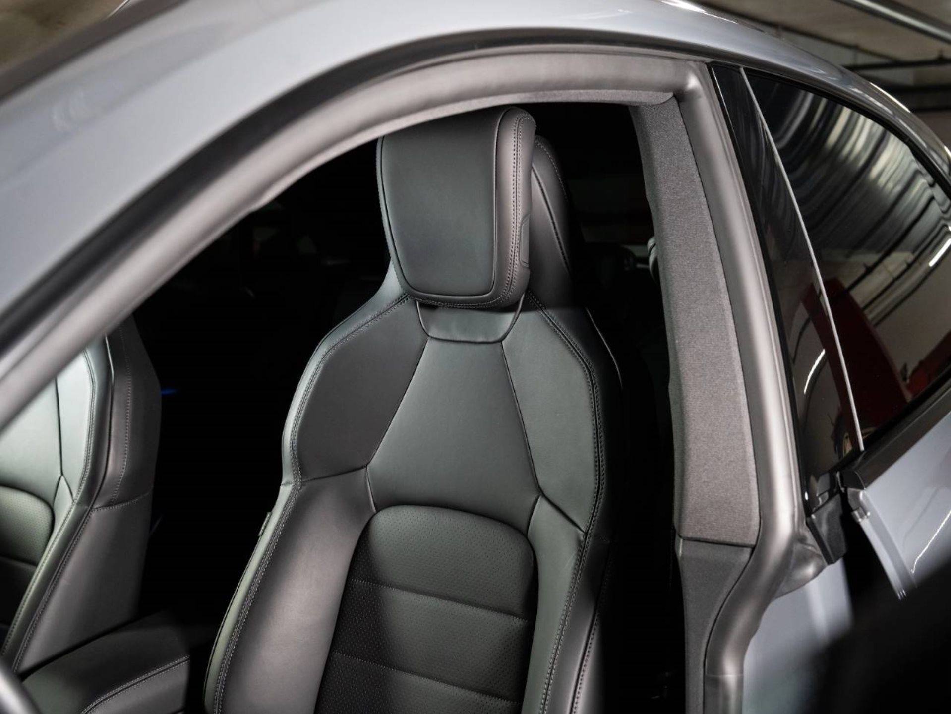 PORSCHE Macan 4-image-17