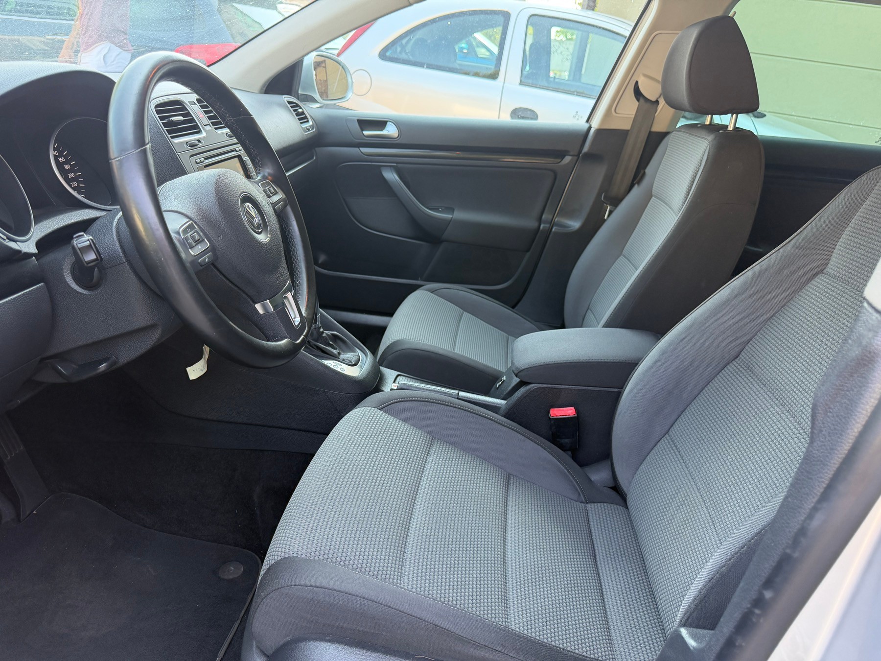 VW Golf Variant 1.6 TDI BMT Comfortline DSG-image-6