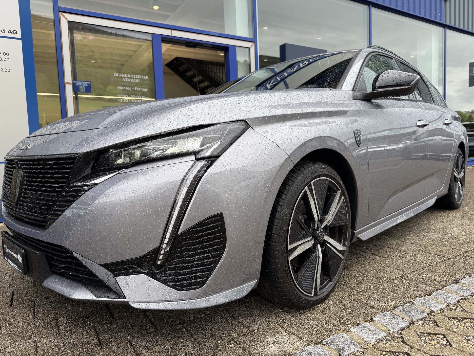 PEUGEOT 308 SW 1.2 Hybrid GT *5 Jahre Werksgarantie*-image-1