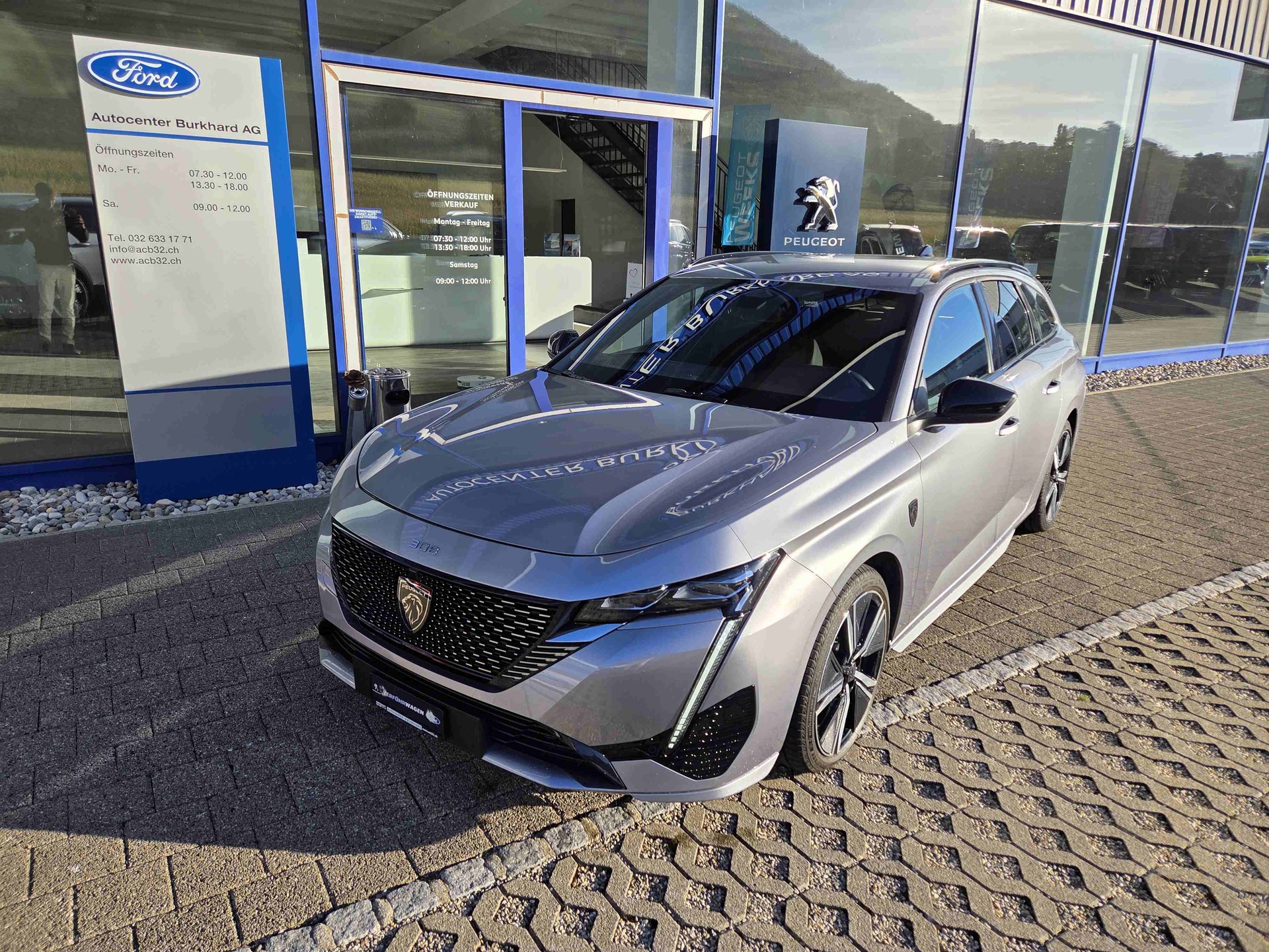 PEUGEOT 308 SW 1.2 Hybrid GT *5 Jahre Werksgarantie*-image-1