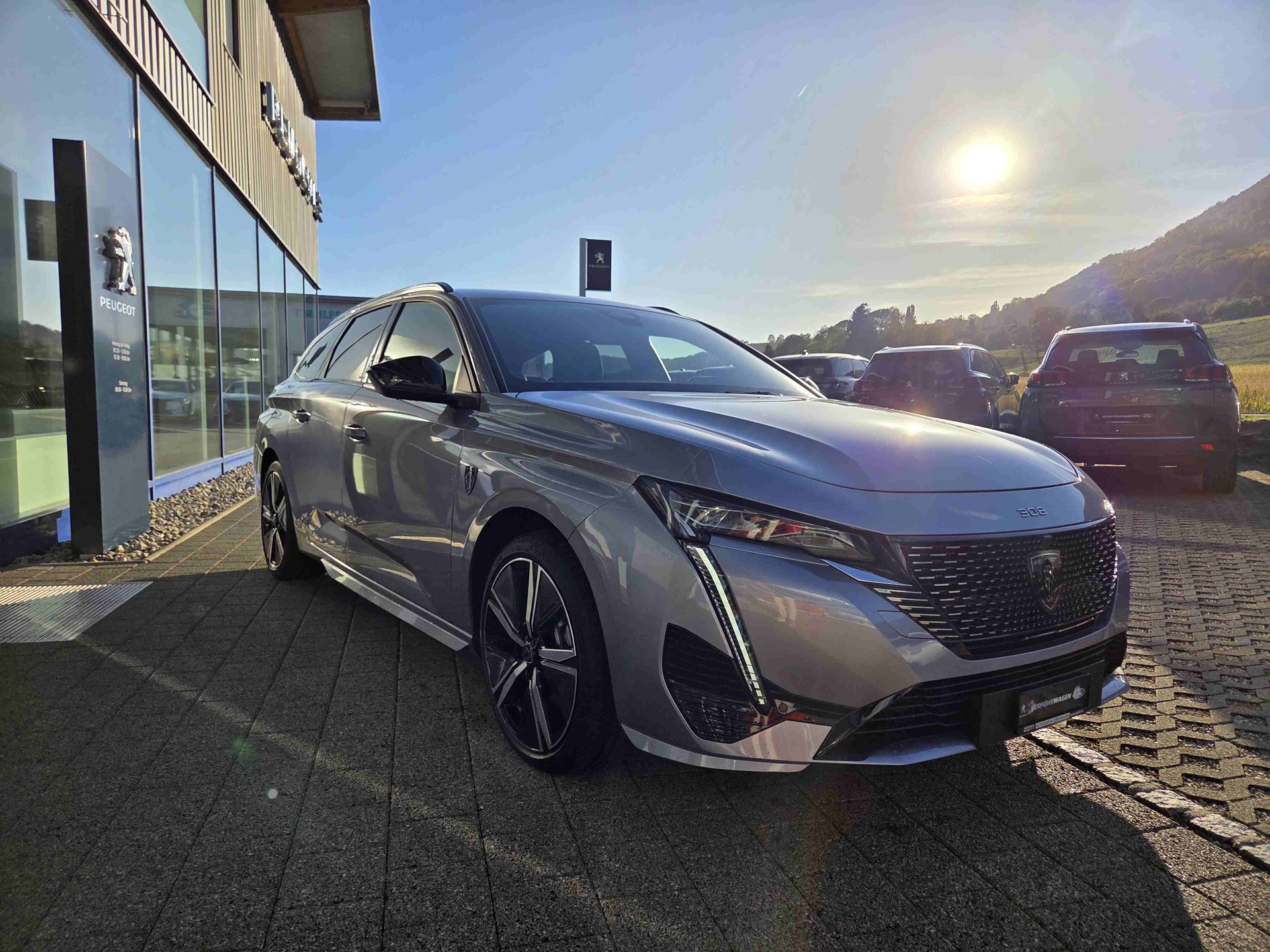 PEUGEOT 308 SW 1.2 Hybrid GT *5 Jahre Werksgarantie*-image-4