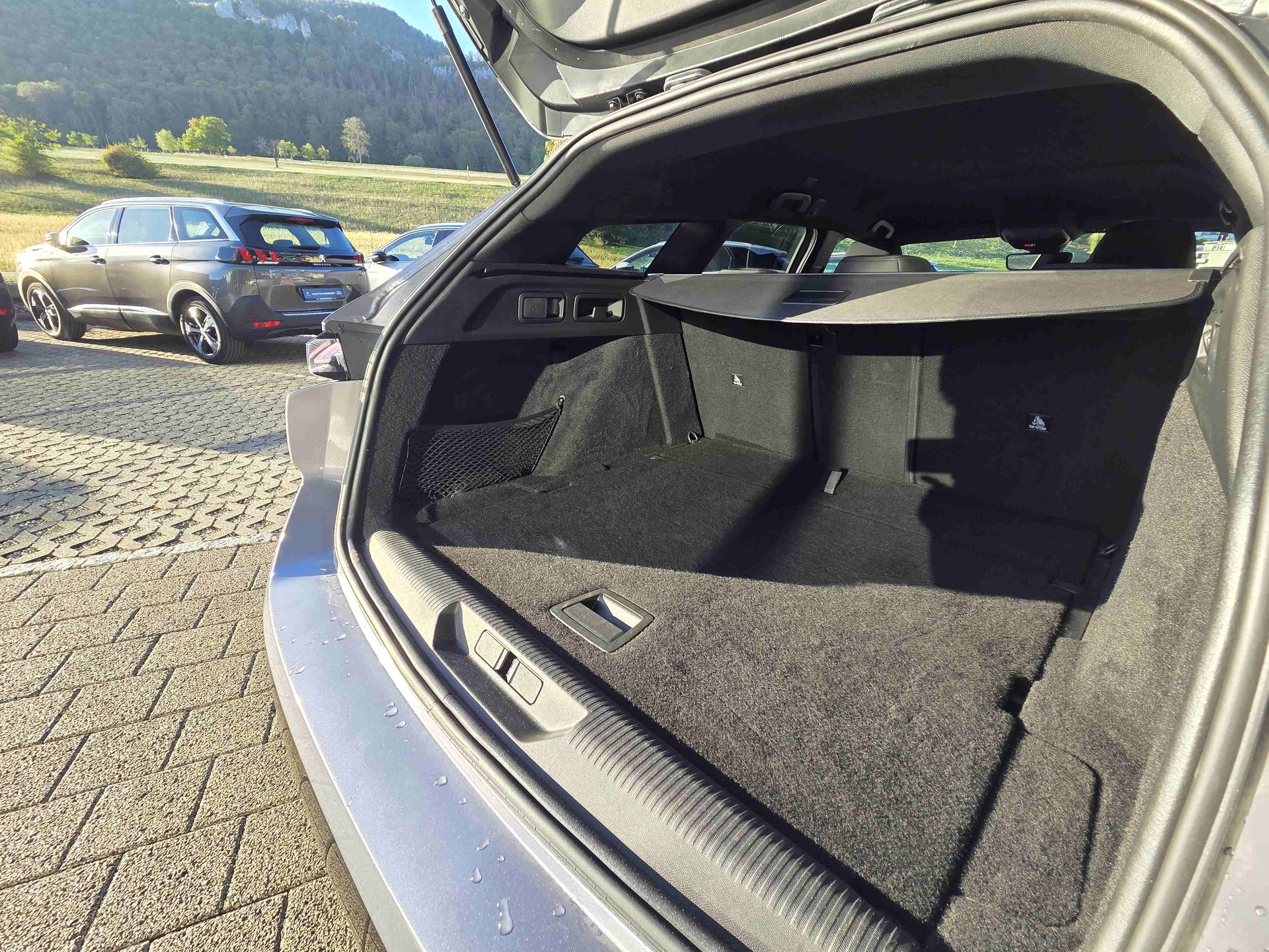 PEUGEOT 308 SW 1.2 Hybrid GT *5 Jahre Werksgarantie*-image-7
